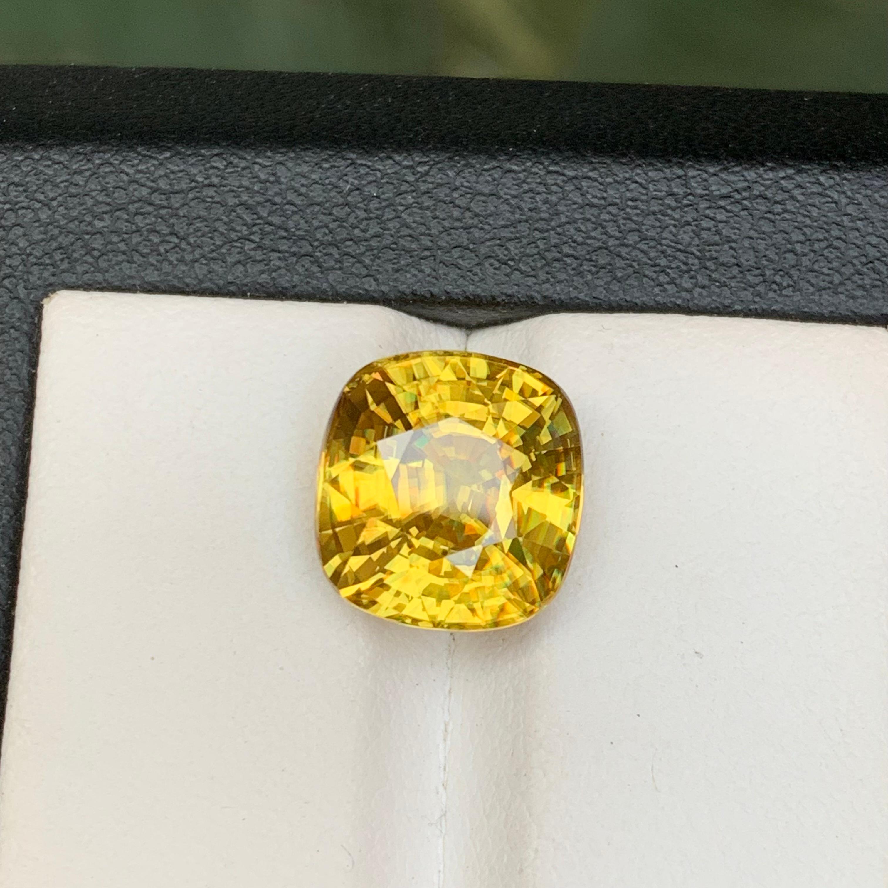 Anillo de Esfena Natural Amarilla (Titanita), Colgante Piedra Preciosa Suelta 7.10Ct Corte Cojín Contemporáneo en venta