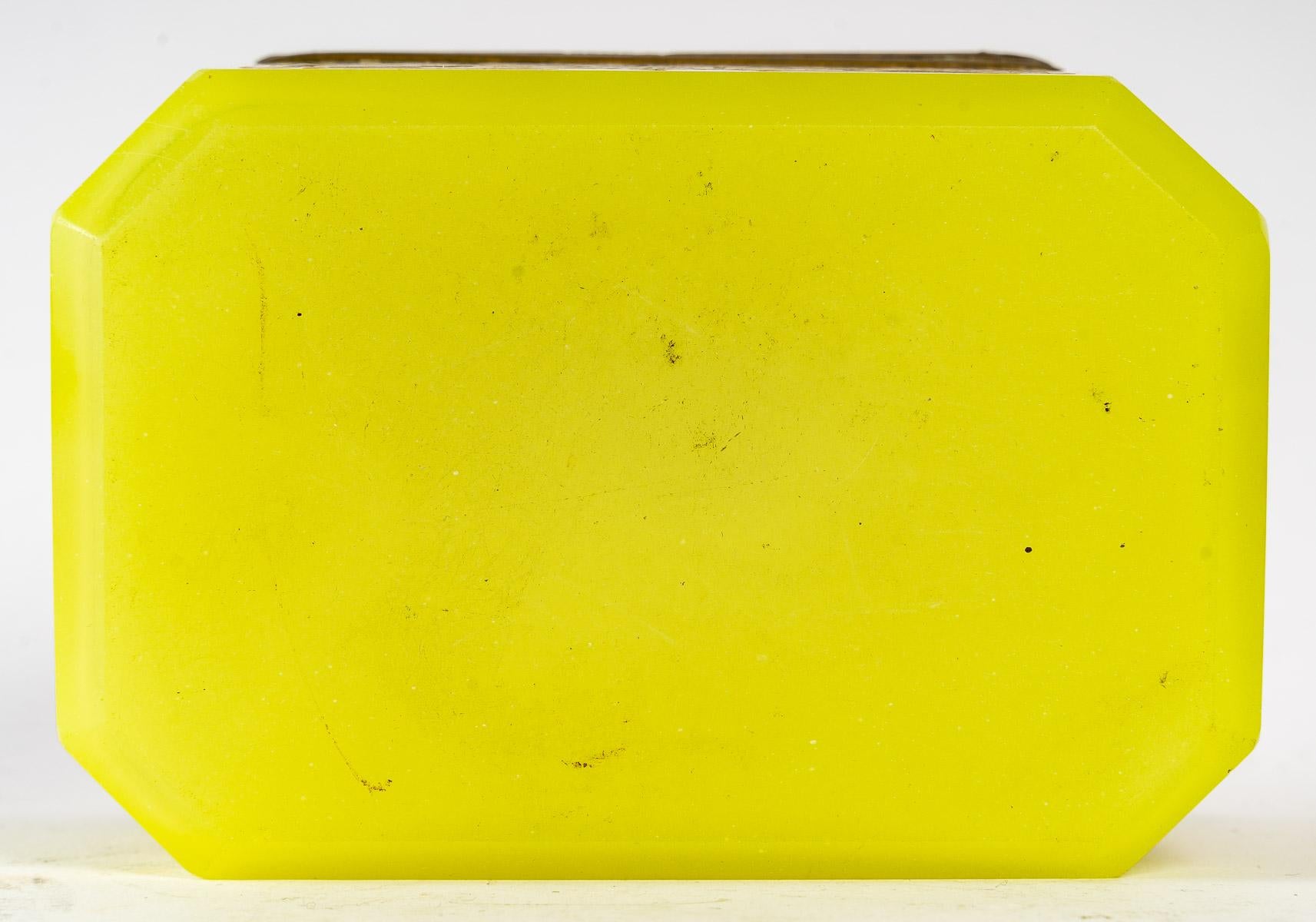 Yellow opaline box, 19th century.
Yellow opaline box, white enamelled, Mid-19th Century, mounted in brass.
Measures: H: 10.5 cm, W: 13 cm, D: 8.5 cm.
 