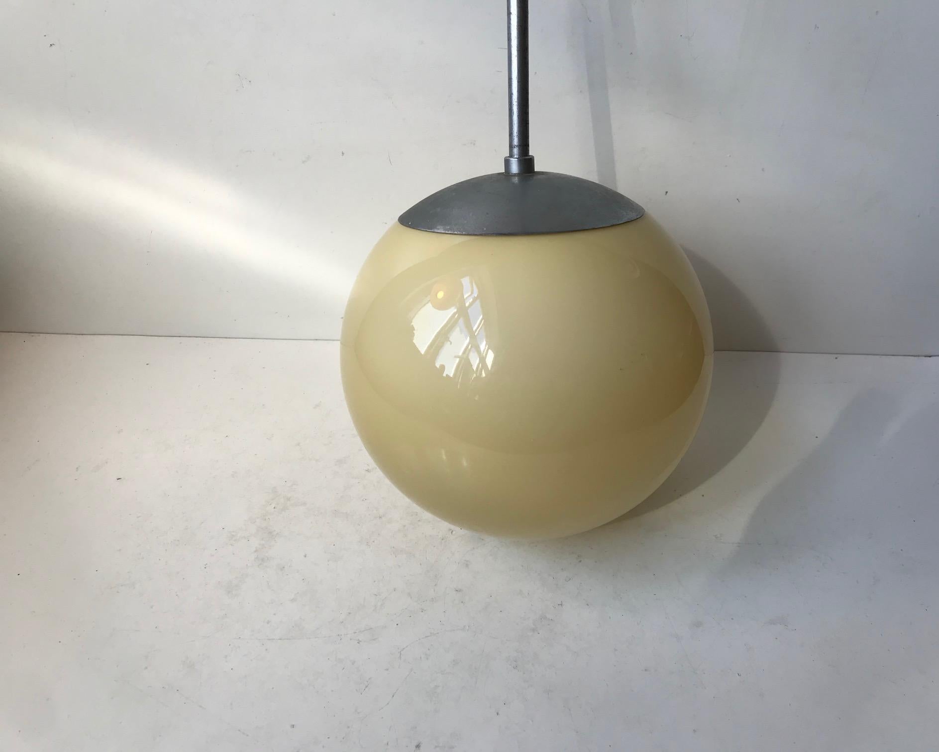 Lampe à suspension Bauhaus en verre opalin jaune de Lyfa, années 1930 en vente 2