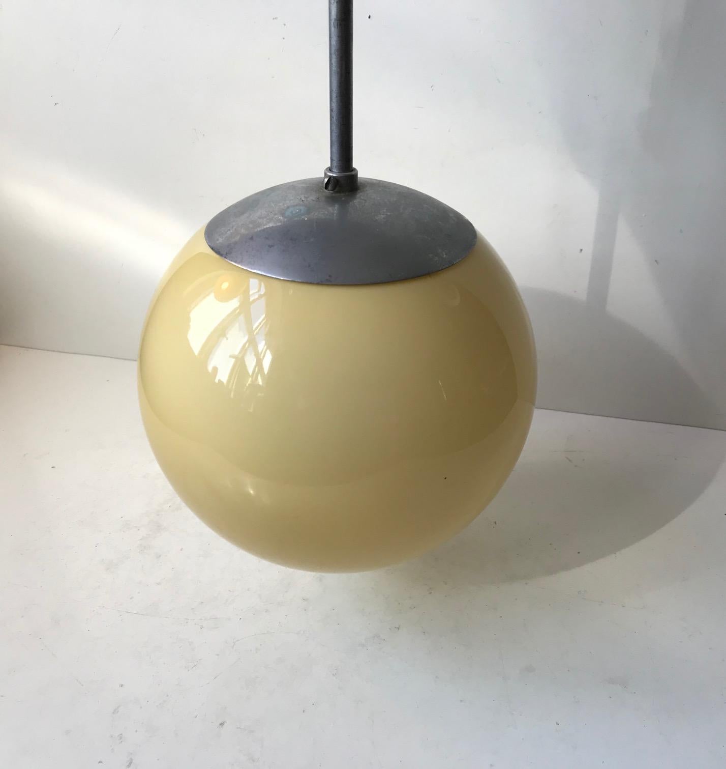 Lampe à suspension Bauhaus en verre opalin jaune de Lyfa, années 1930 en vente 3