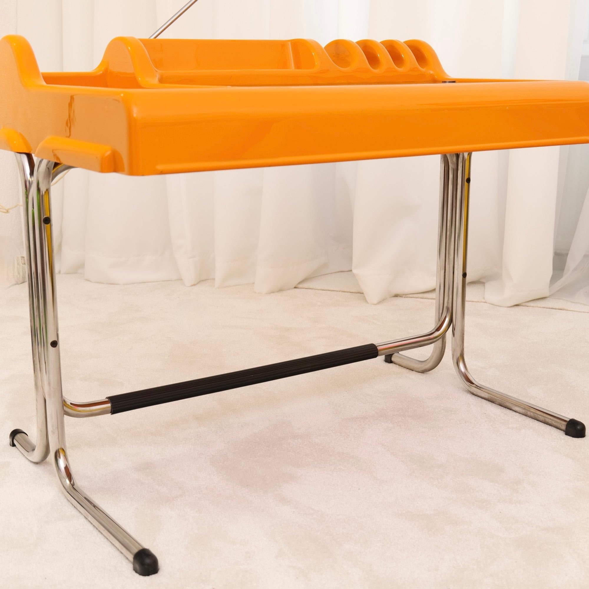 Late 20th Century yellow Orix Desk - Molteni by Nani Prina & Vittorio Parigi - 1970s