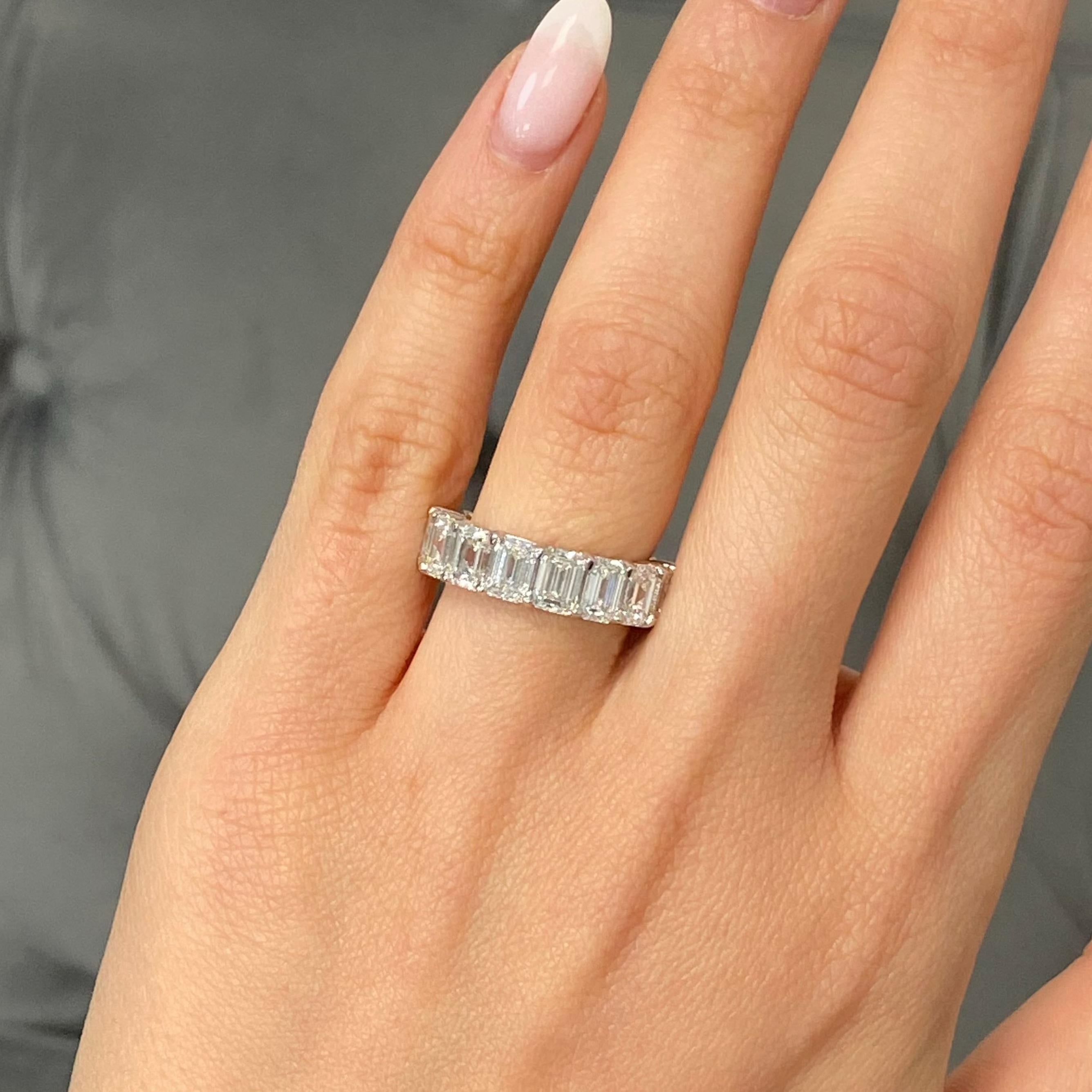 in vendita:  Fascia a eternità con diamante giallo ovale e bianco taglio smeraldo 5