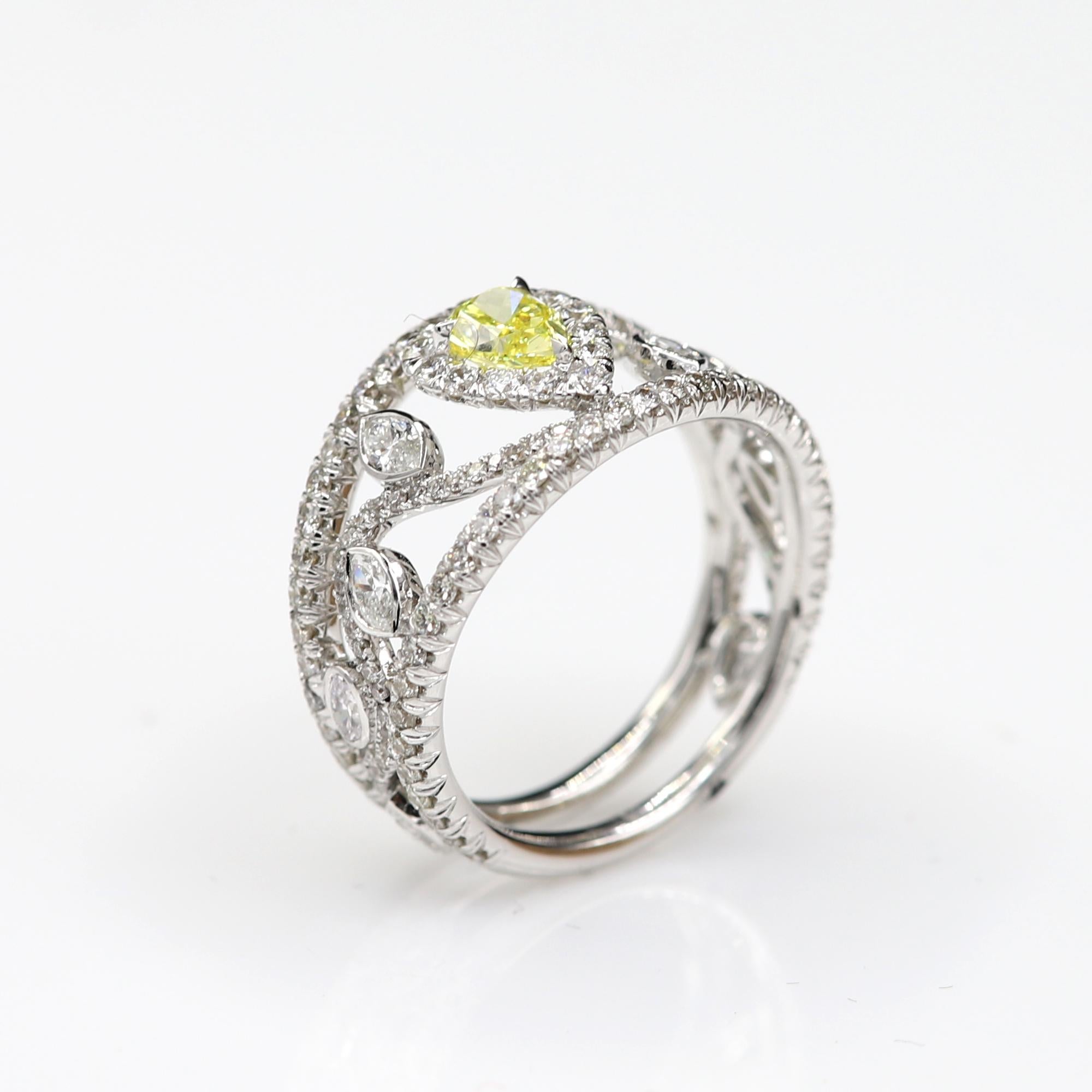 Bague en or 18 carats avec diamants jaunes en forme de poire et diamants de taille mixte certifiés GIA  en vente 7