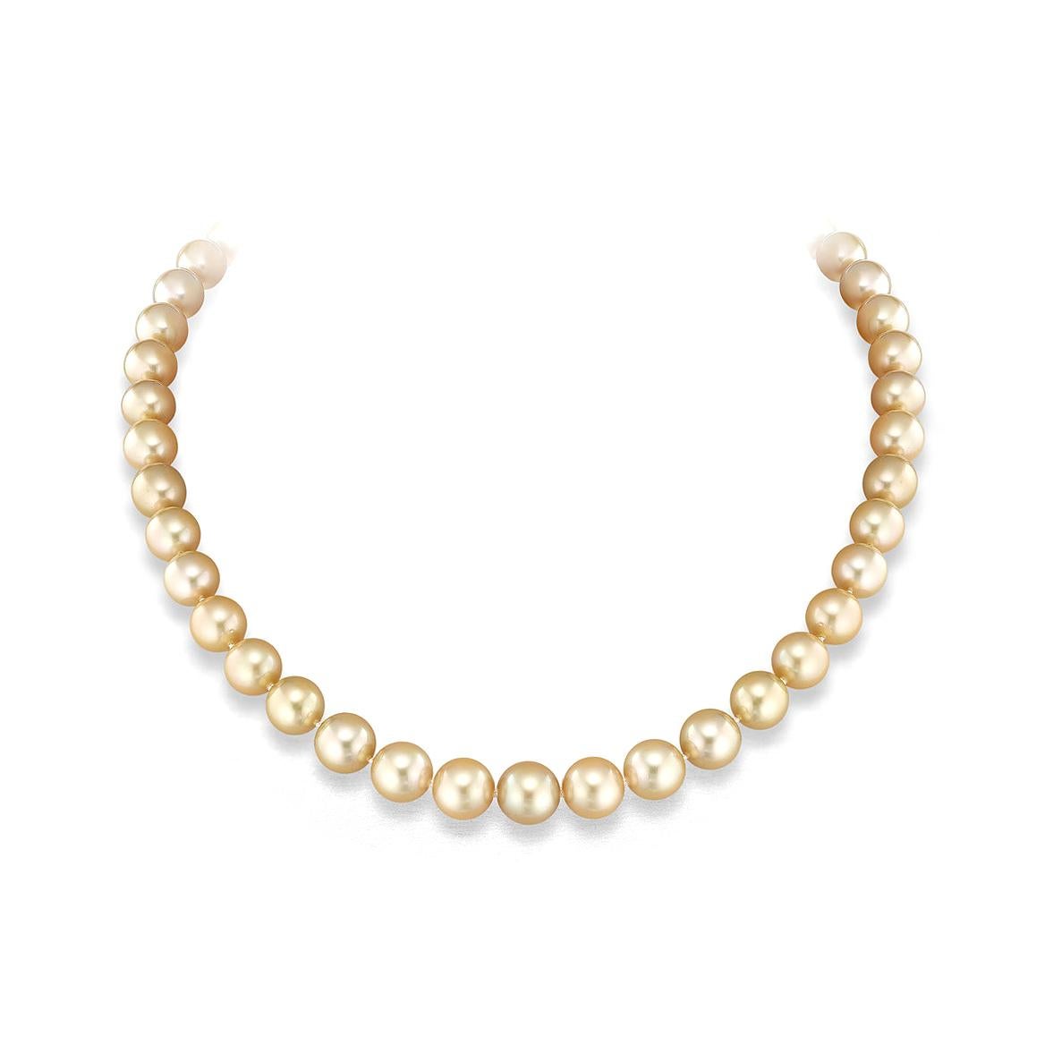 Yellow pearls necklace with clasp in 18kt white gold set with 90 diamonds 3.47 cts         