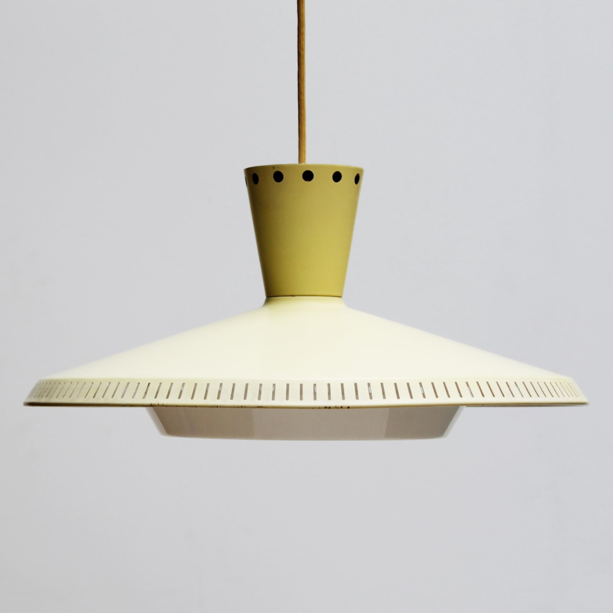 Yellow (naples yellow) pendant lamp by Louis Kalff for Philips, Dutch 1950’s.
Dimensions: Height 23 cm x diameter 48 cm.
The fixture is equipped with the original, regular (E26-E27) Edison screw lamp socket. Max. 40 Watt. Textile wire. Electric