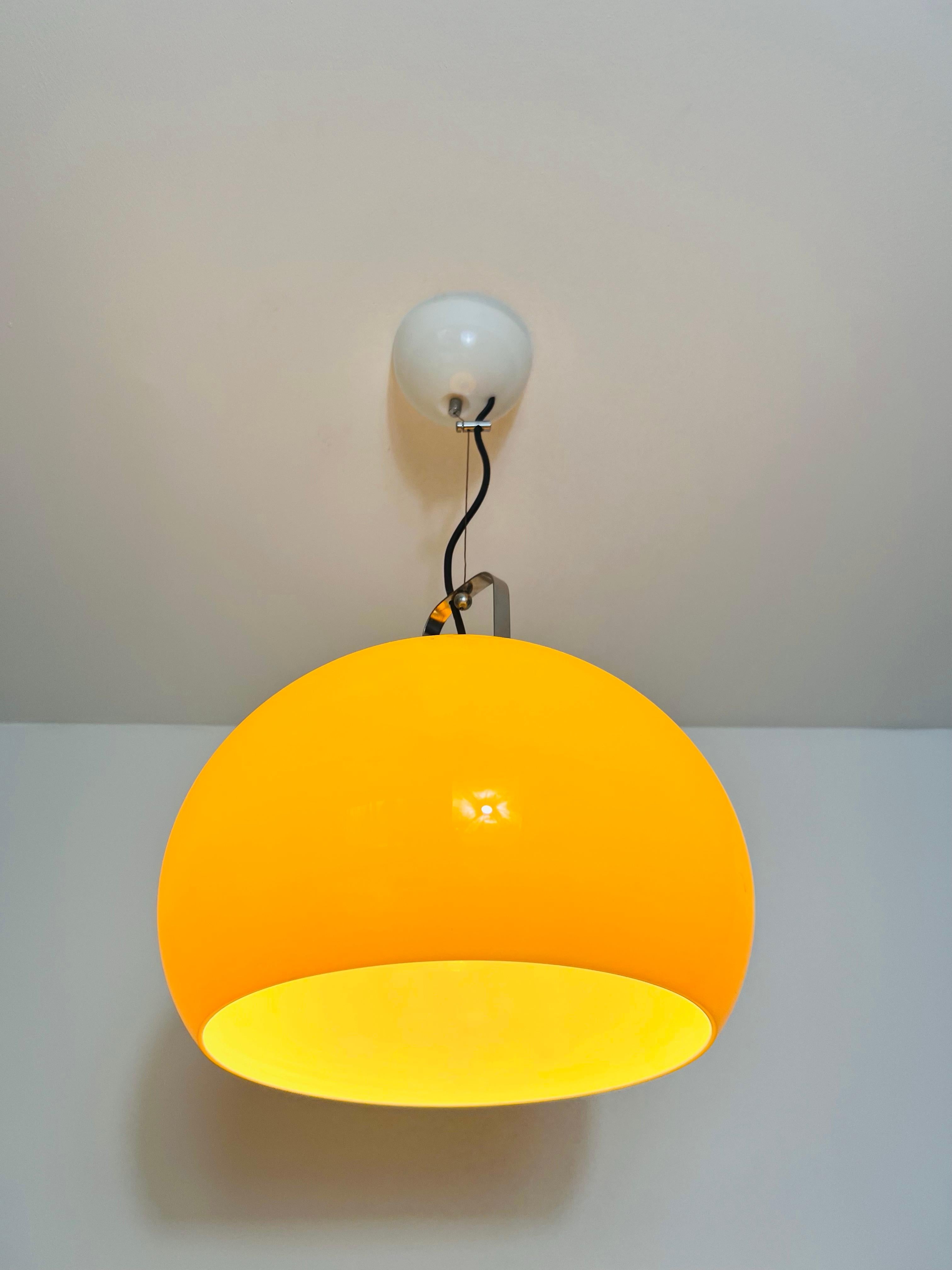 Lampe suspendue jaune iGuzzini, Italie, années 1970 en vente 1