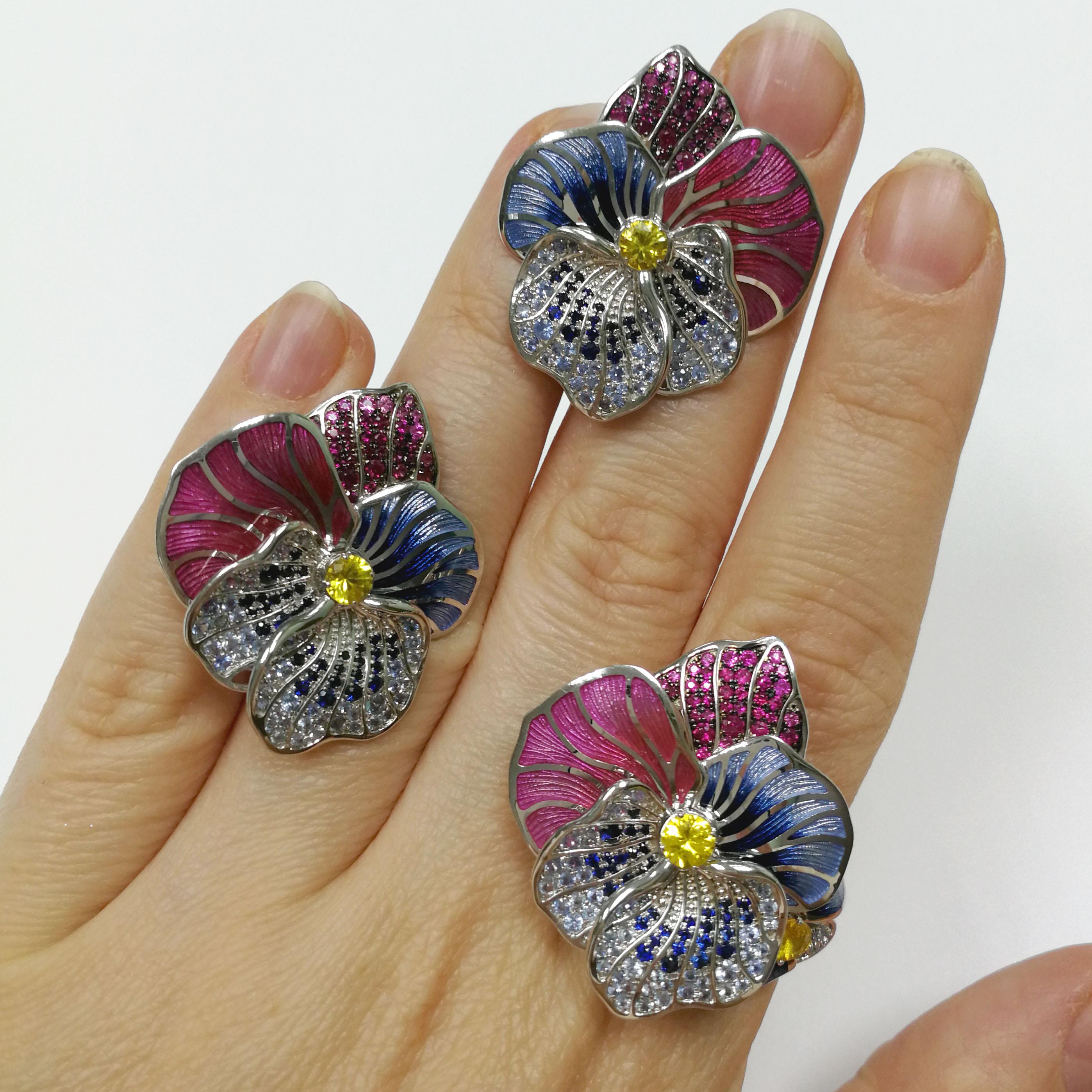Yellow Pink Blue Sapphires Ruby 18 Karat White Gold Violet Suite
Violets have long been a symbol of love and loyalty. For artists, violets are certainly an inexhaustible source of inspiration. So our designers did not pass by. Big and small flowers
