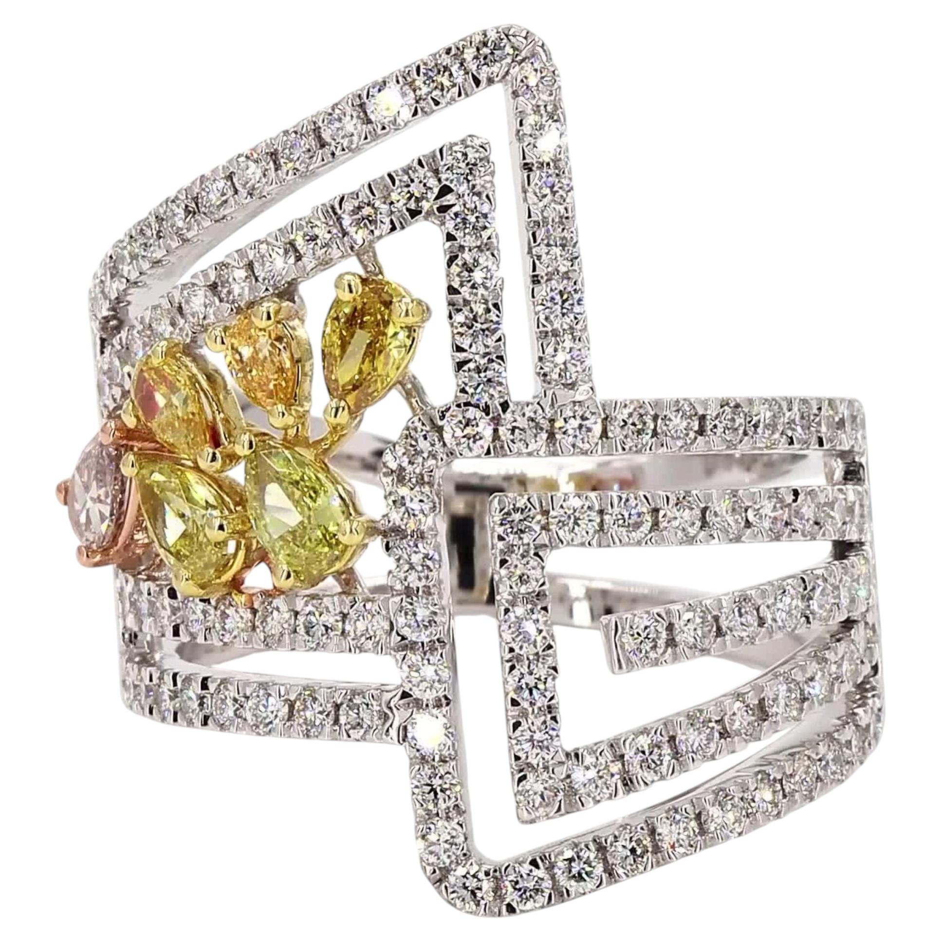 Ring mit einem gelb-rosa Fancy-Color-Naturdiamanten aus 18-karätigem Massivgold (zertifiziert)