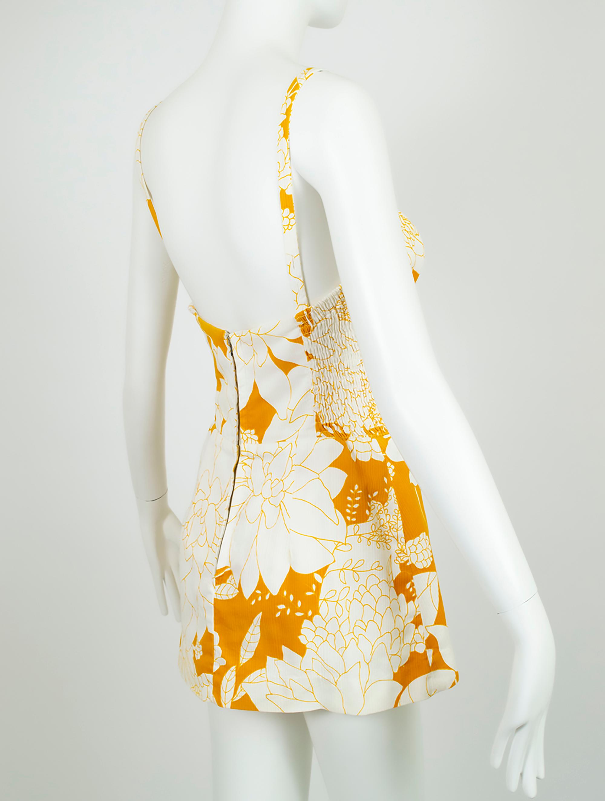 Jupe tulipe jaune imprimé polynésien Maillot de bain Play Suit Beach Romper - S, 1950s Excellent état - En vente à Tucson, AZ