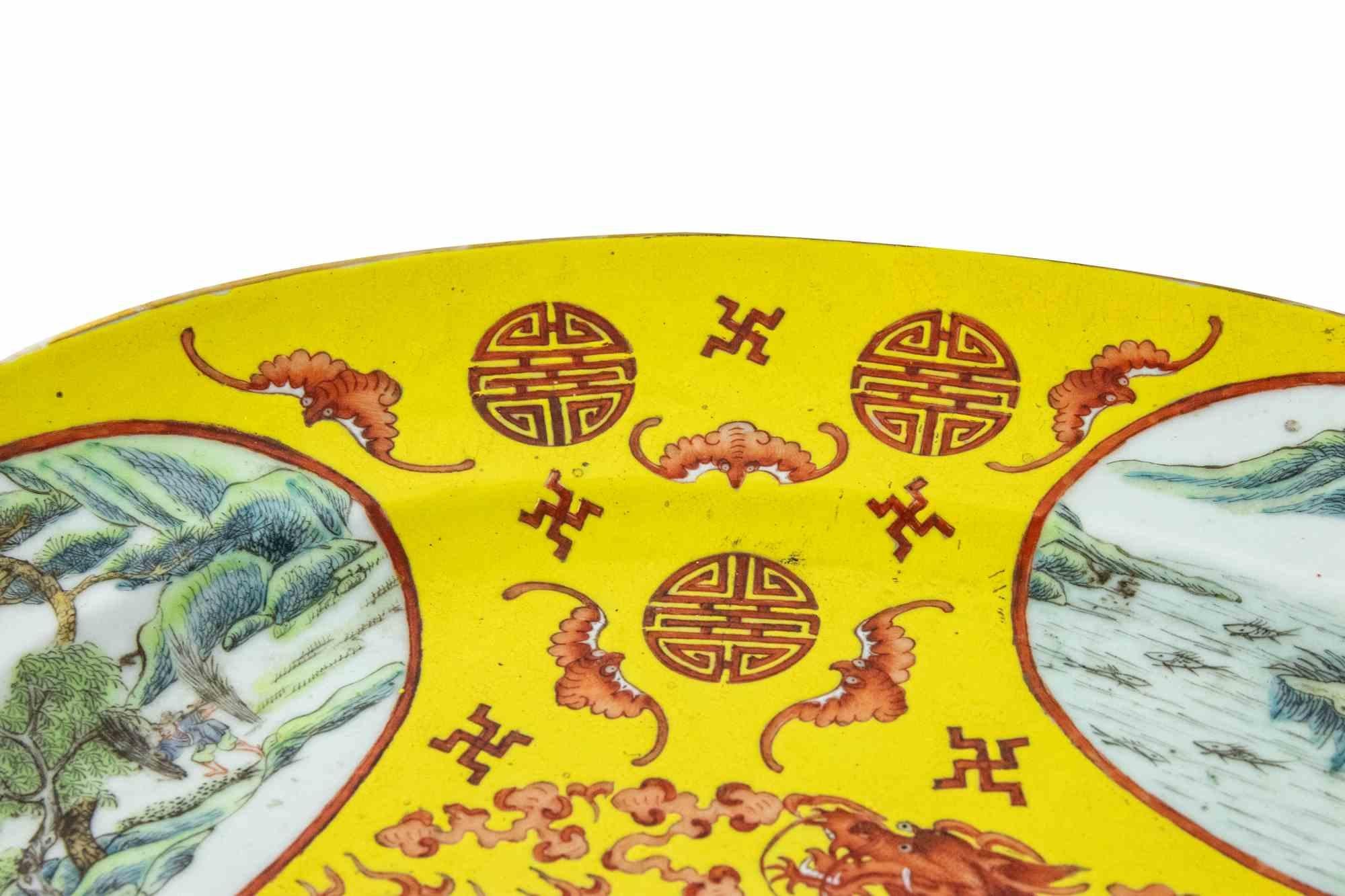 Gelber Porzellanteller Qing-Dynastie, Ende 19. Jahrhundert (Emailliert) im Angebot