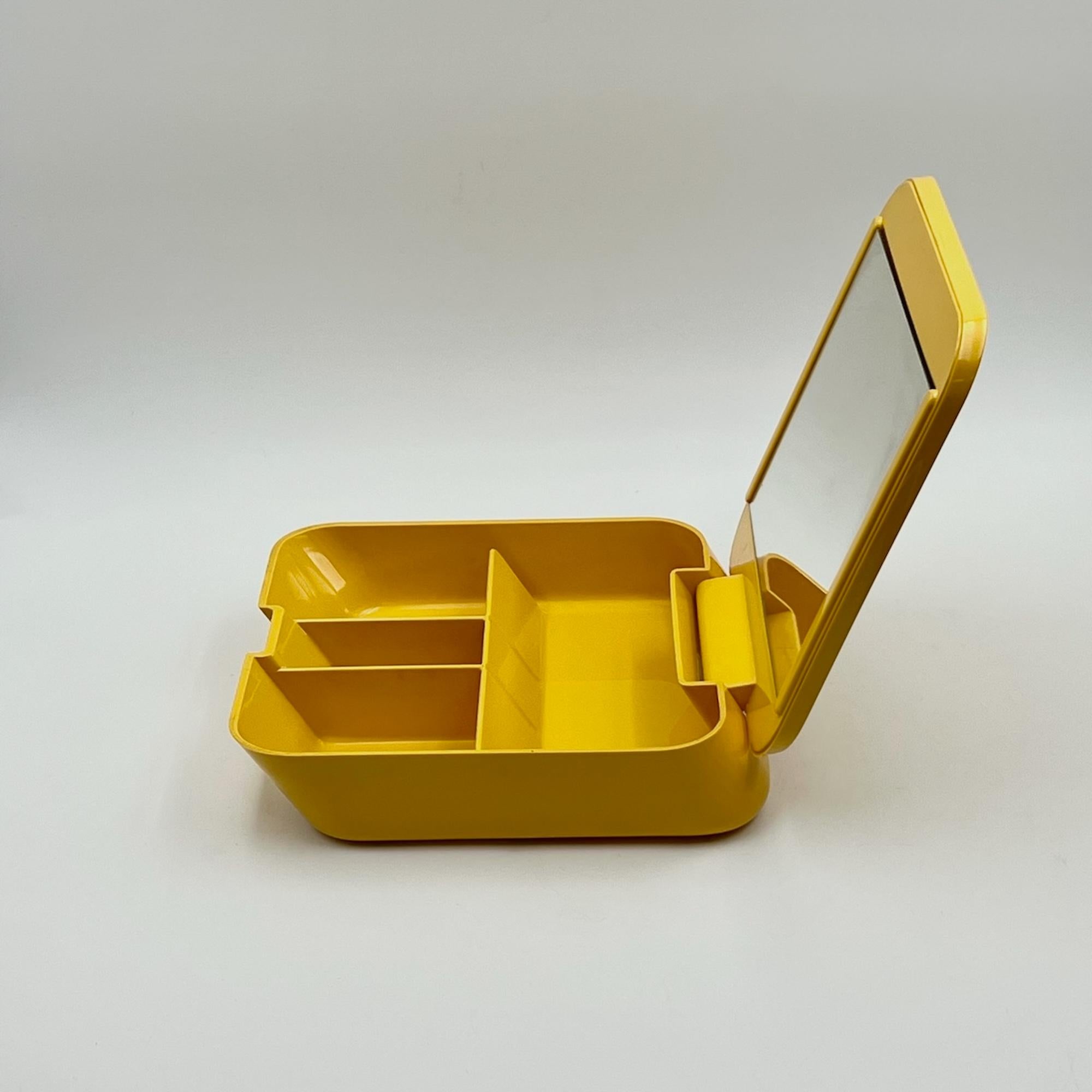 Italian Yellow Portable Beauty Case Gedy - Space Age Vanity Set by Makio Hasuike, 70s