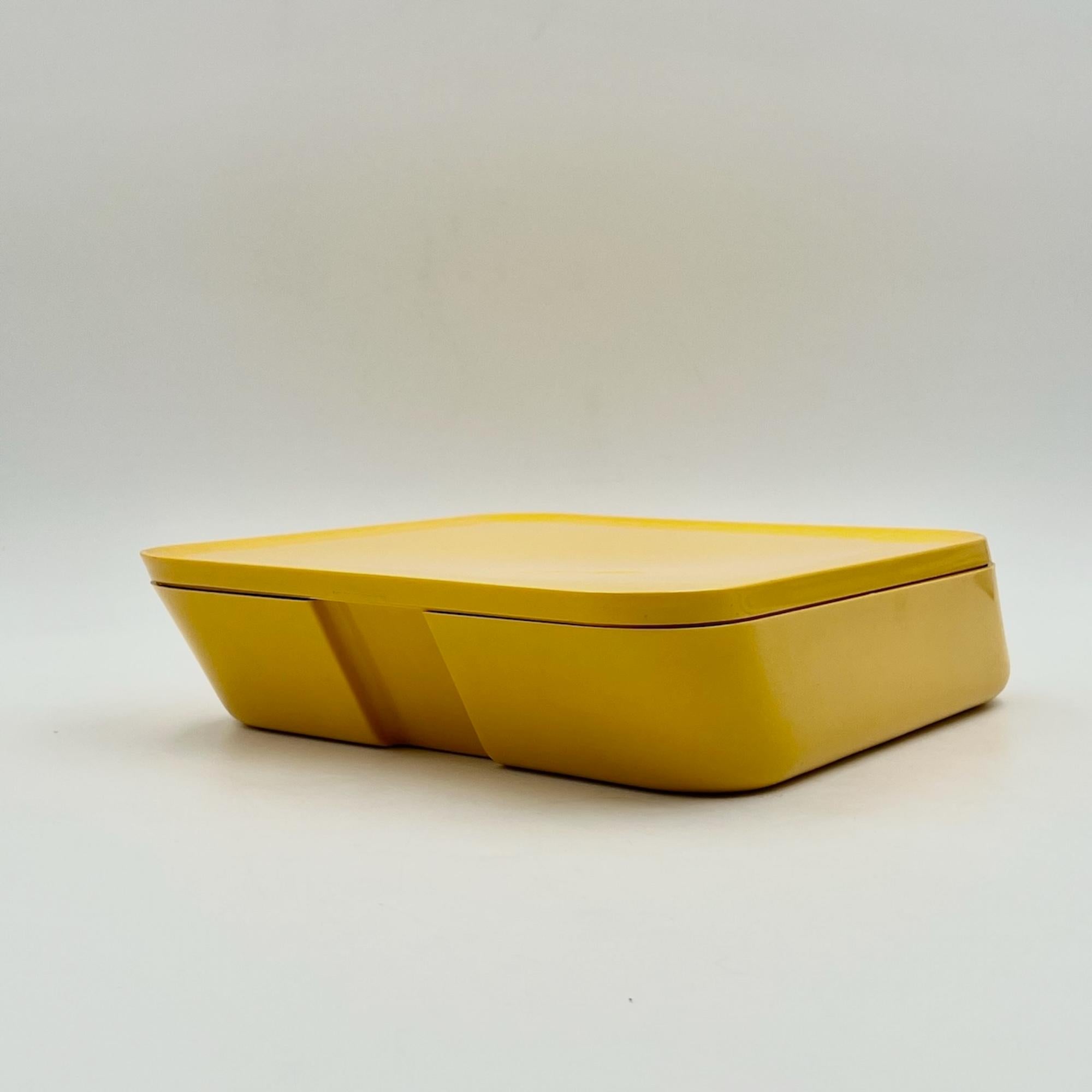Plastic Yellow Portable Beauty Case Gedy - Space Age Vanity Set by Makio Hasuike, 70s