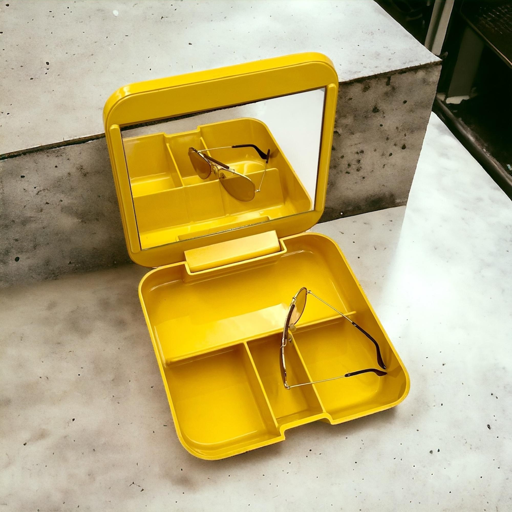 Yellow Portable Beauty Case Gedy - Space Age Vanity Set by Makio Hasuike, 70s 3