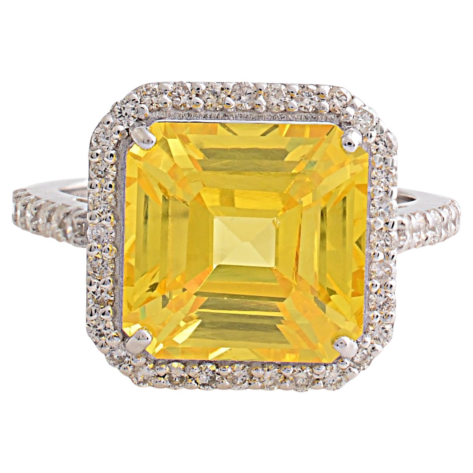 Bague cocktail en or blanc 18 carats avec pierres précieuses de traitement jaune pavées de diamants