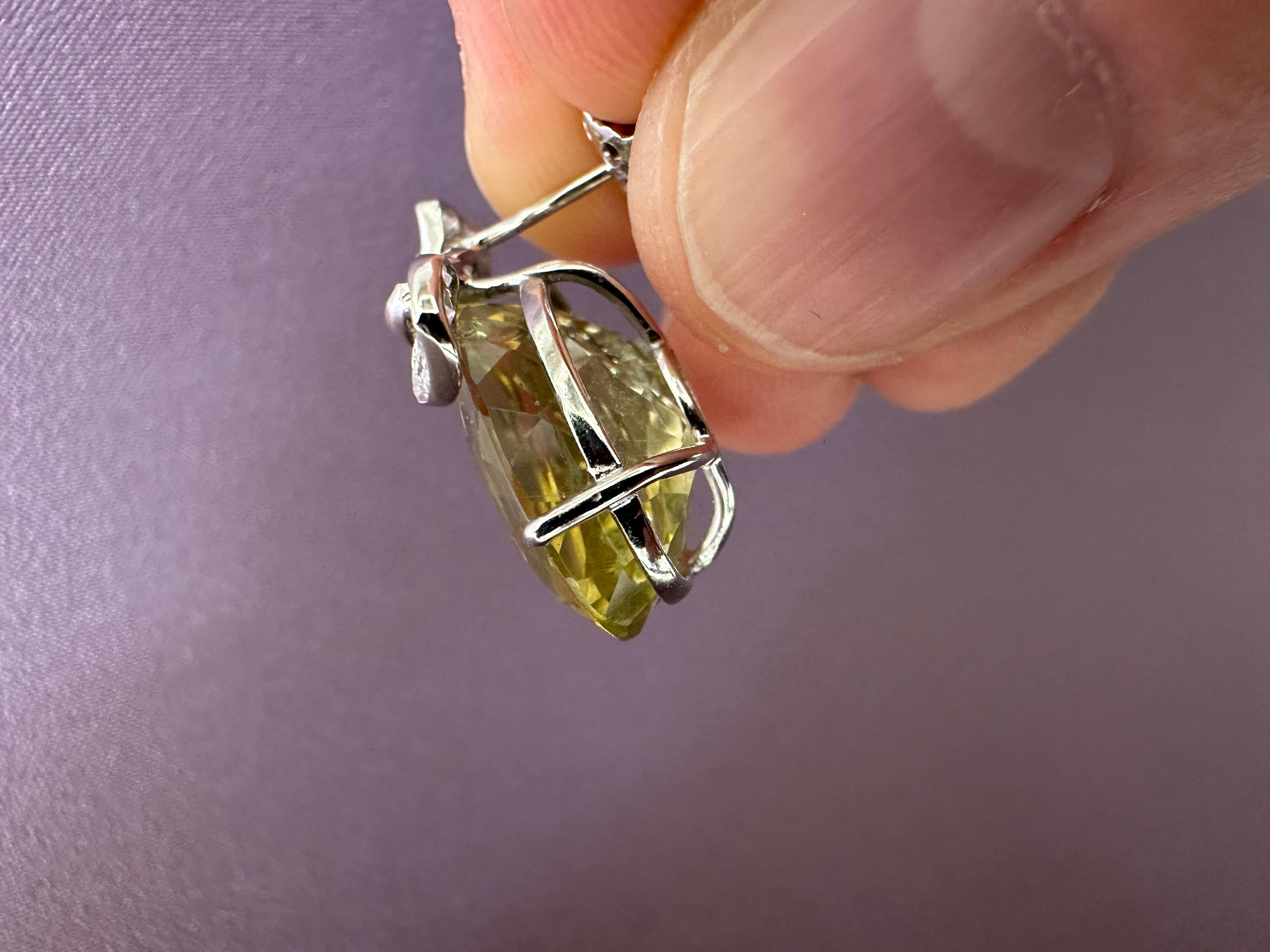 Boucles d'oreilles en or blanc serties de quartz jaune et de diamants en vente 1