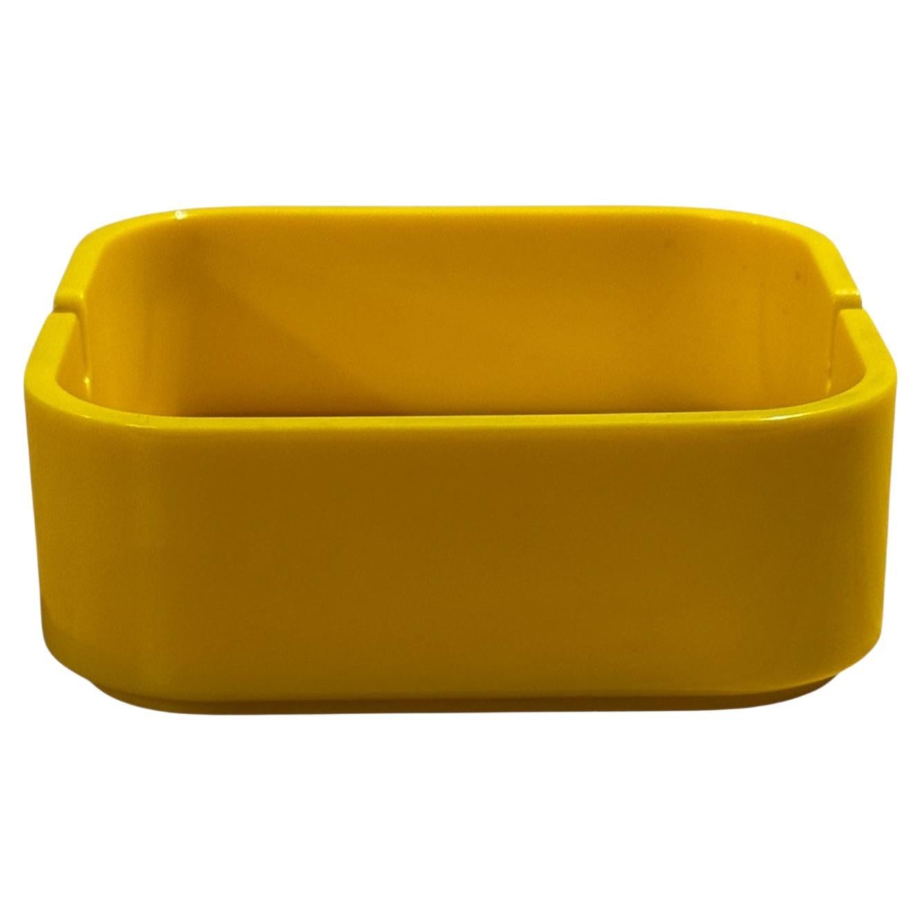 Posacenere giallo "Radius One" di William Sklaroff per Smith Metal Arts