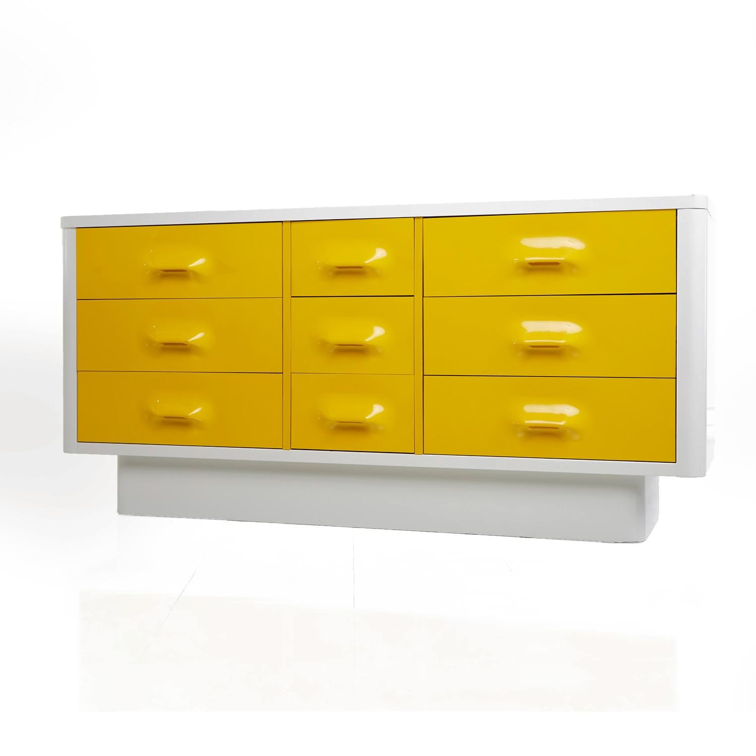 Mid-Century Modern chapter one dresser by Broyhill. This piece is a part of one of our favourite collections by Broyhill. Vintage 1970s, Broyhill's Chapter one collection borrowed from the plastic mold injection designs made famous by legendary