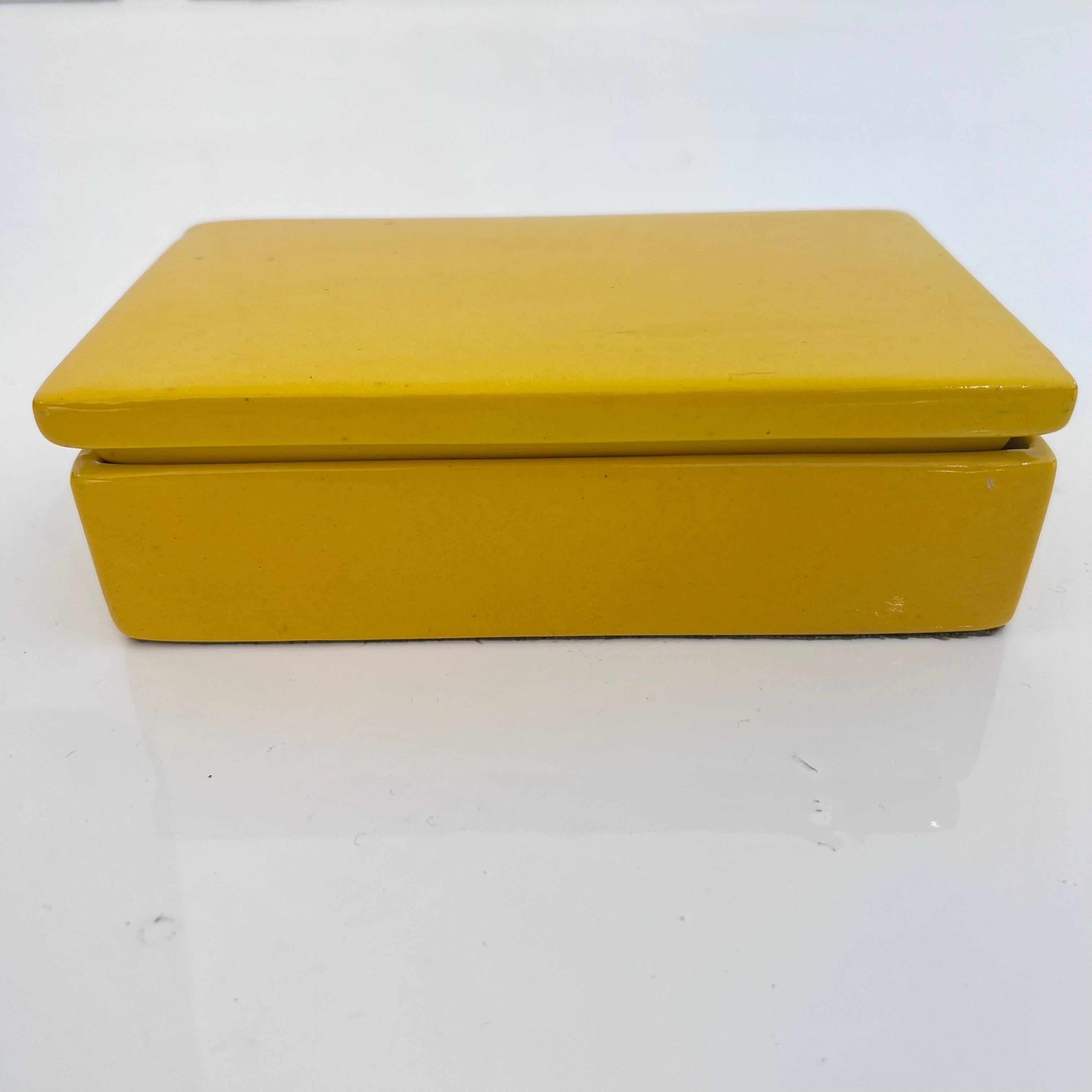 Mid-20th Century Yellow Raymor Ceramic Box, 1960s Italy For Sale