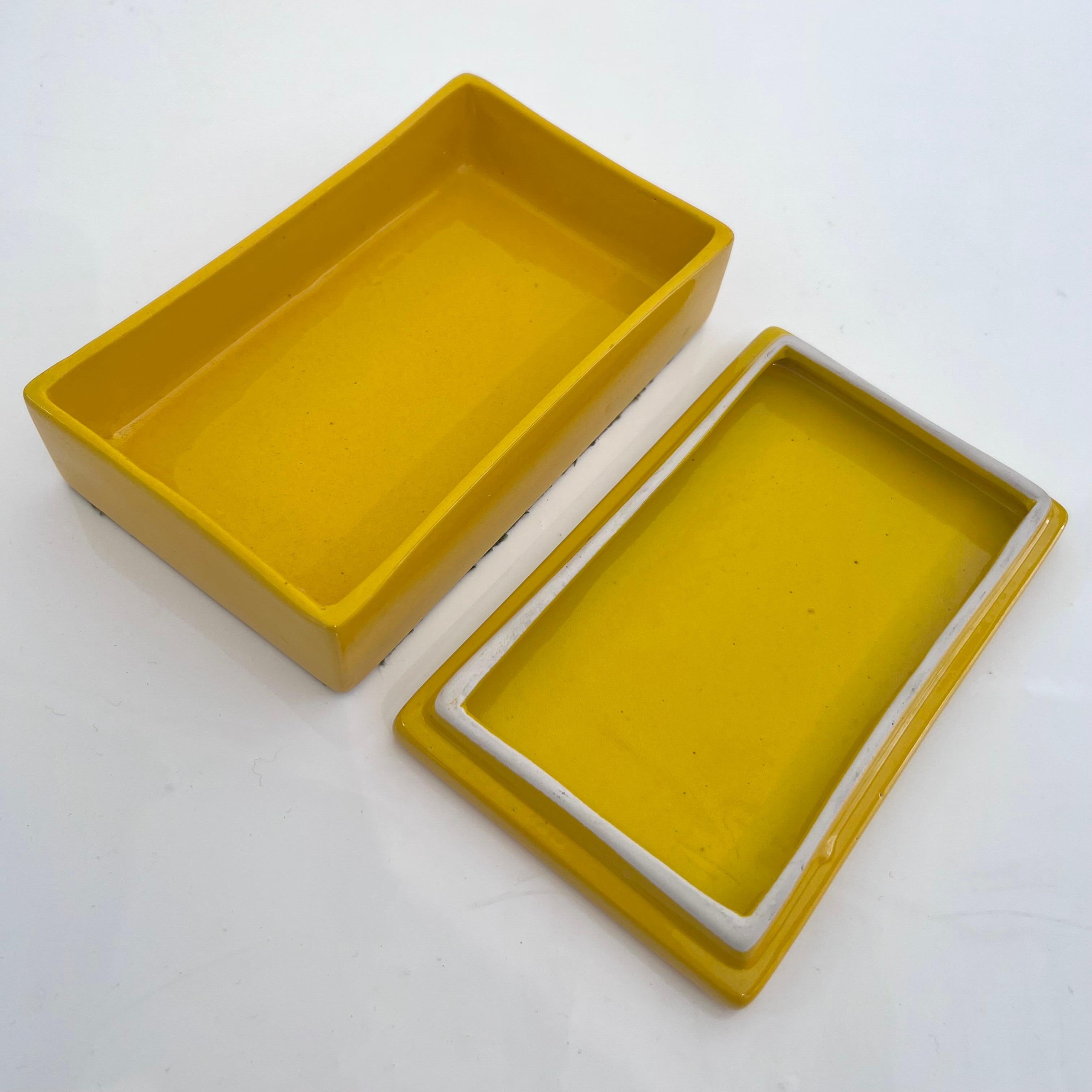Yellow Raymor Ceramic Box, 1960s Italy For Sale 1