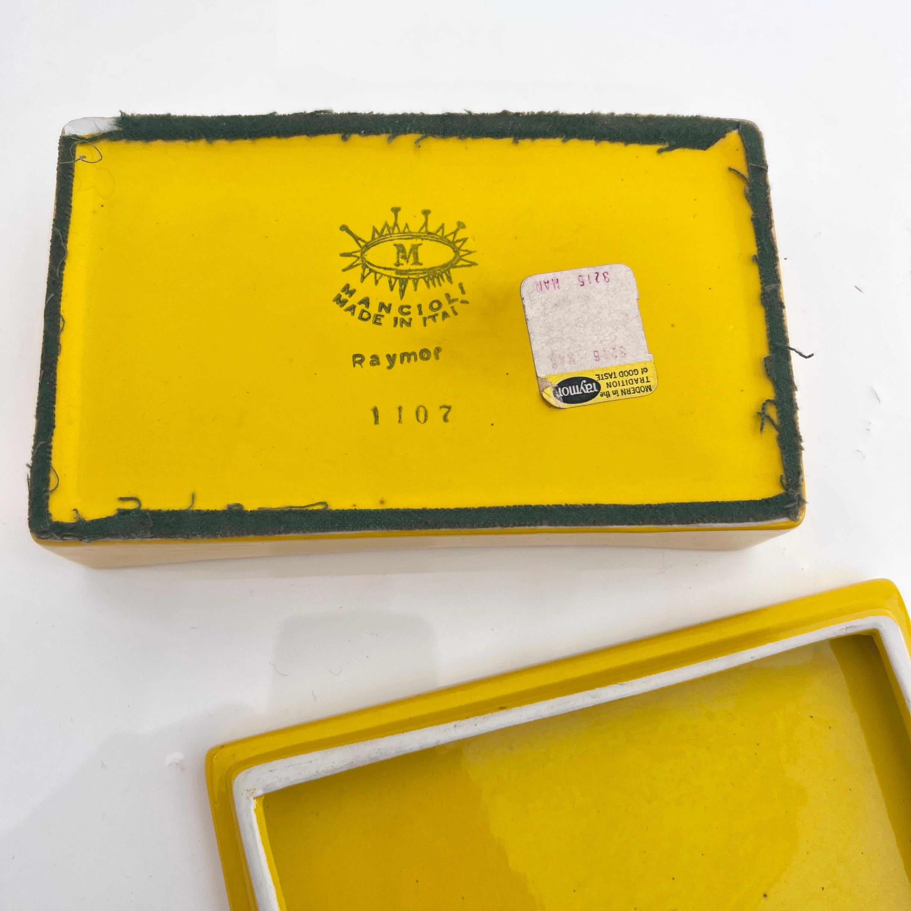 Yellow Raymor Ceramic Box, 1960s Italy For Sale 2