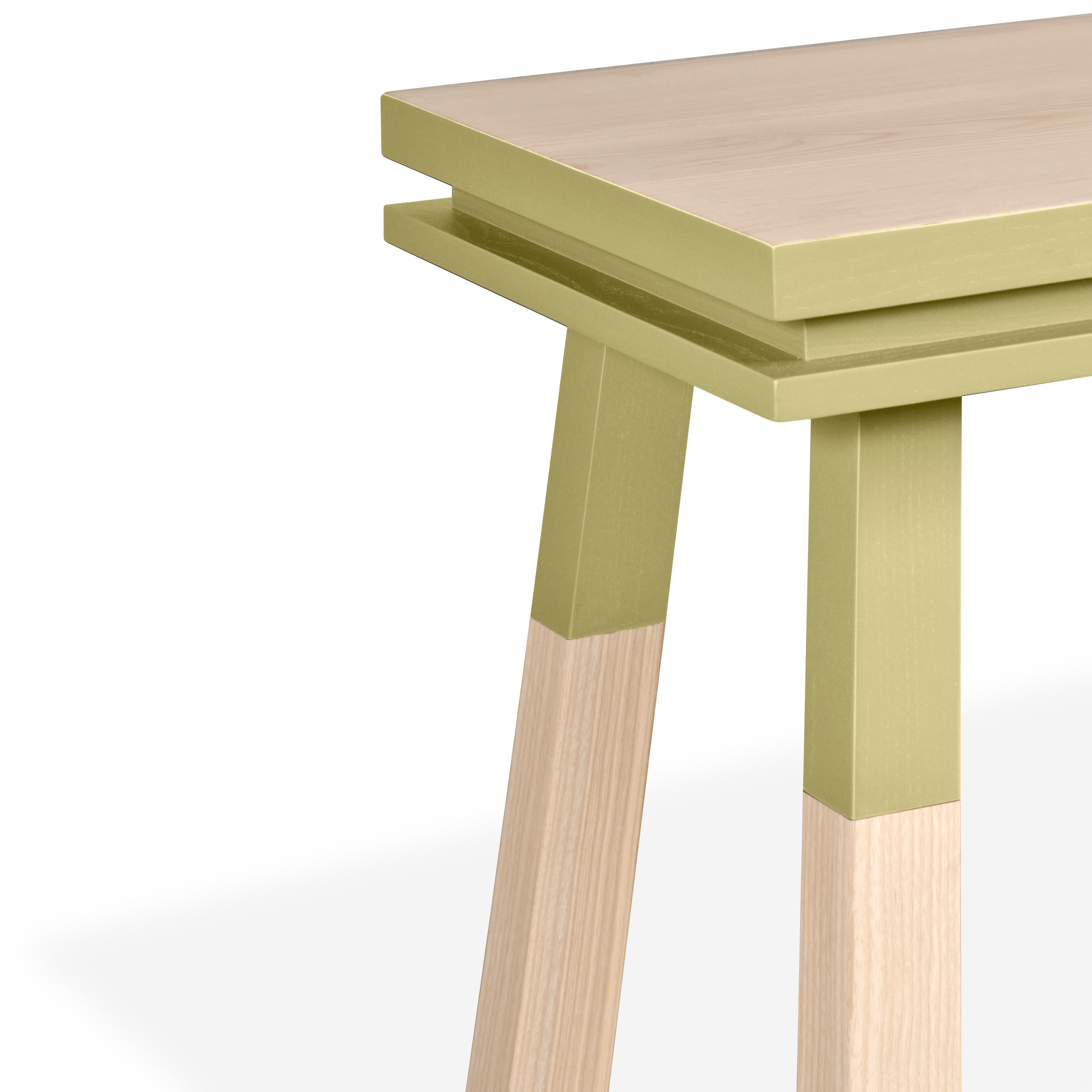 Gelber Schreibtisch aus Massivholz, skandinavisches Design von E. Gizard Paris (Lackiert) im Angebot