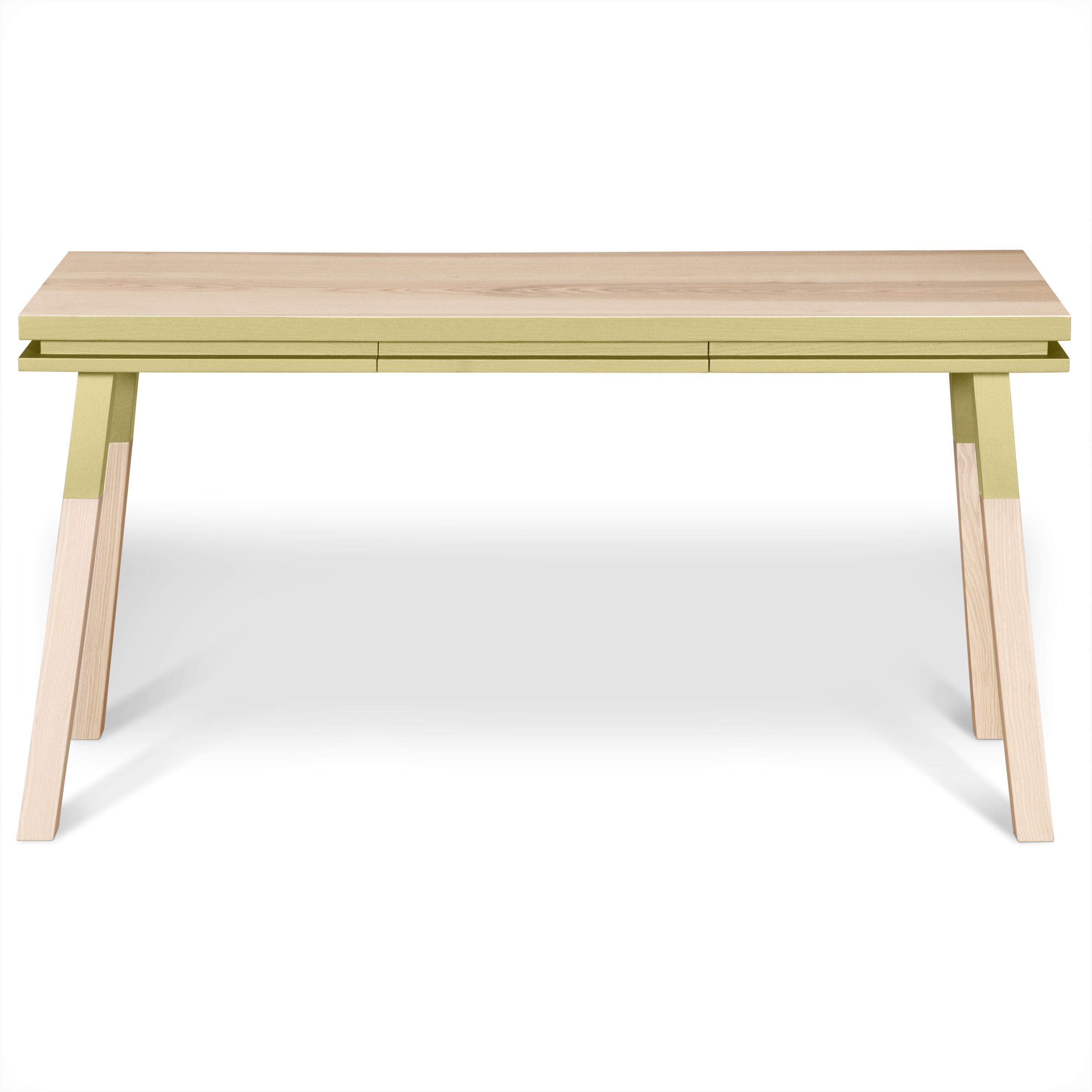 XXIe siècle et contemporain Table de bureau jaune en bois massif, design scandinave, par E. Gizard Paris en vente