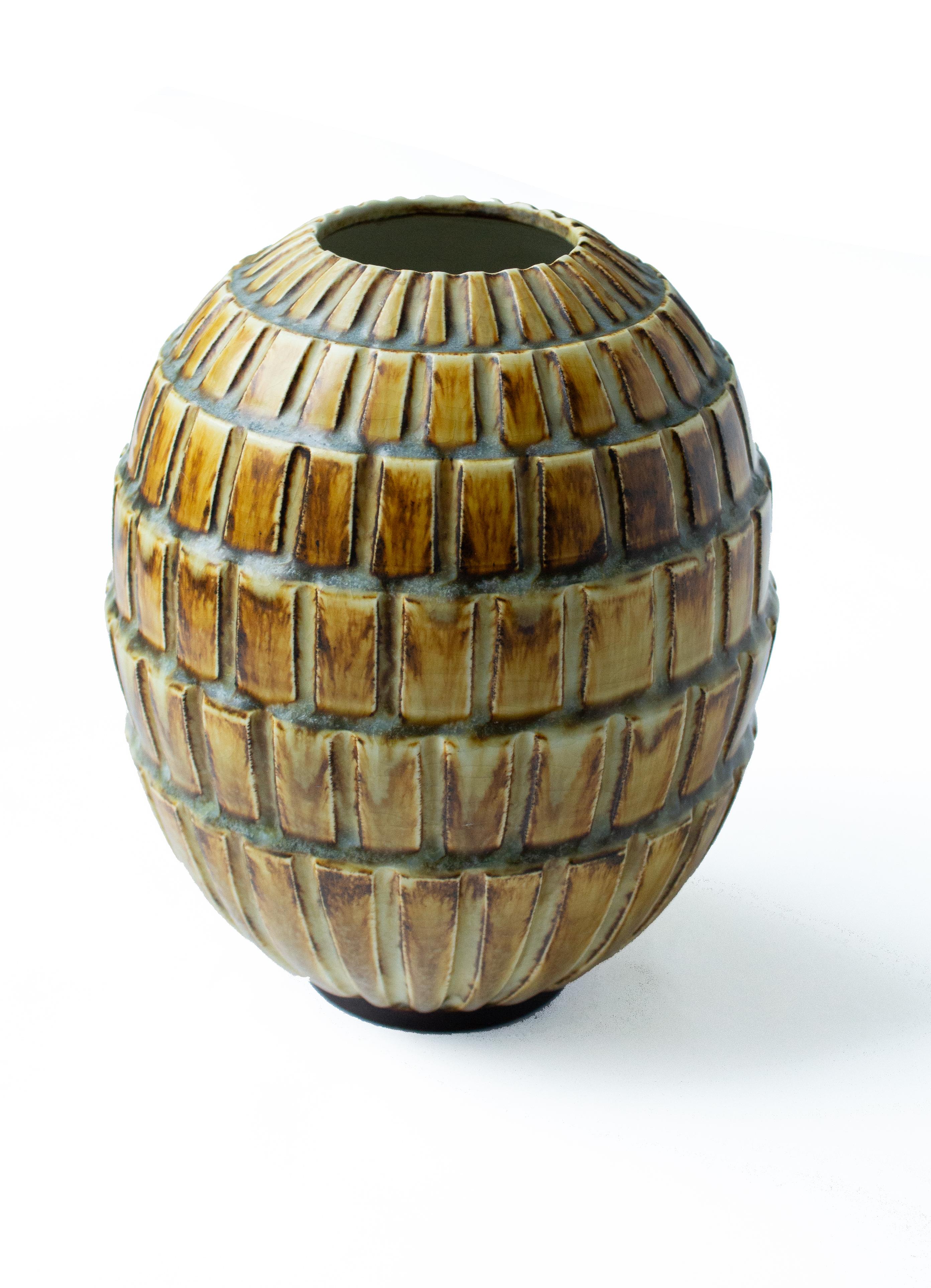 Vaso a rilievo giallo  