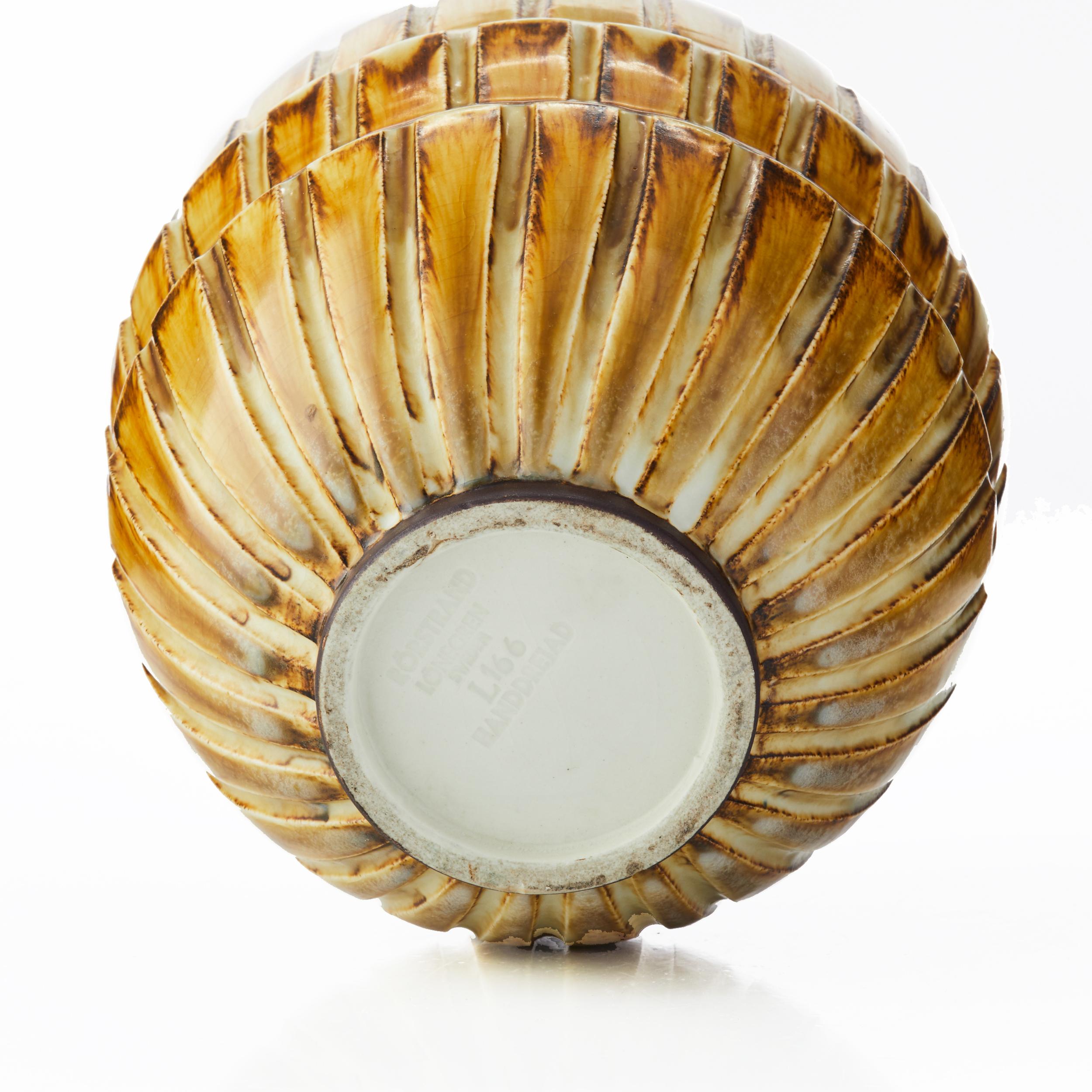 Vaso a rilievo giallo  