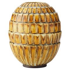 Gelbe Reliefvase "Florens" von Gertrud Lönegren aus Rörstrand, Schweden, 1930er Jahre.