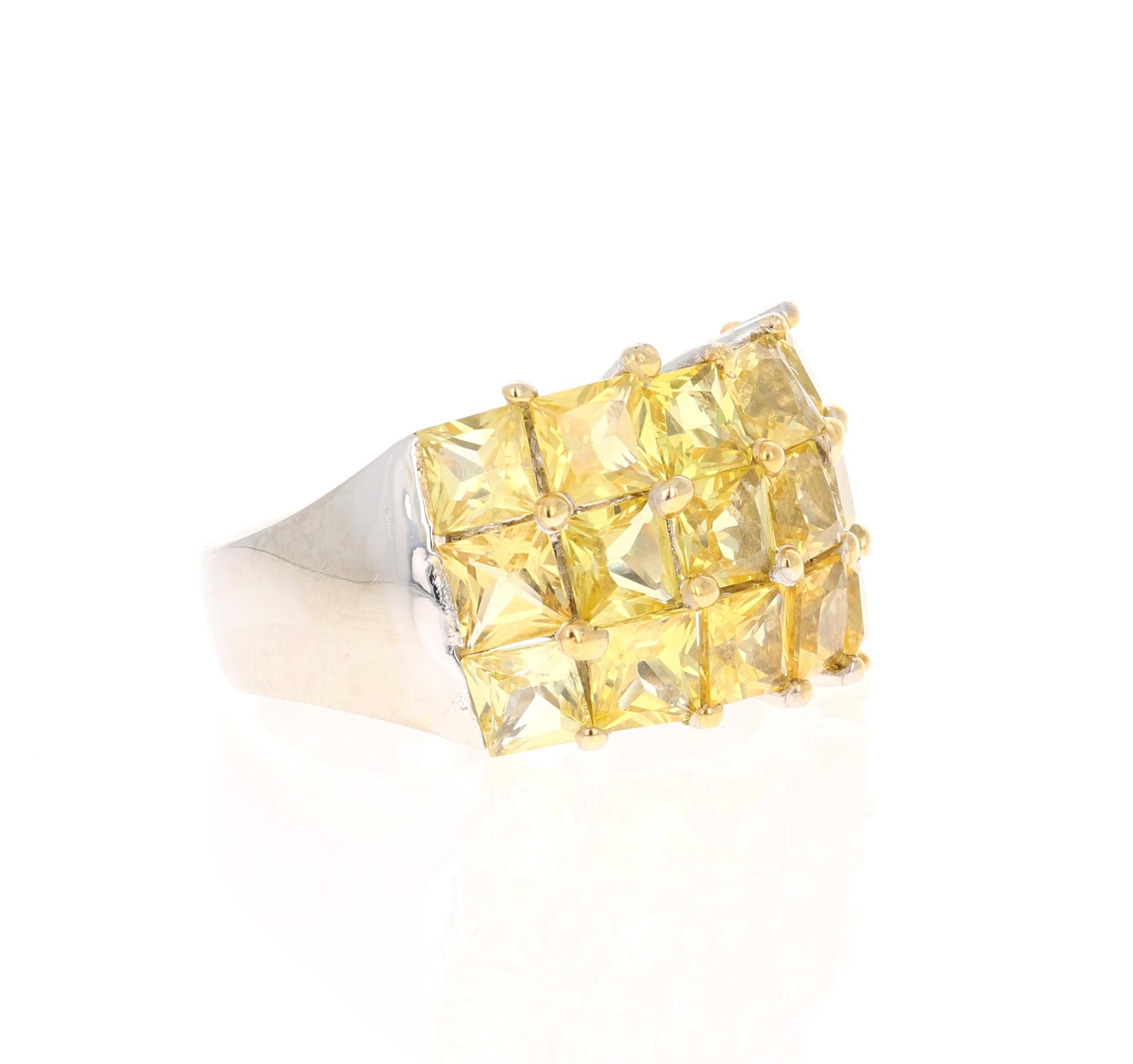 Cette bague contient 18 saphirs jaunes naturels de taille carrée pesant 7,39 carats. 

Fabriqué en or blanc 14 carats, il pèse environ 11,2 grammes. 

La bague est une taille 7 et peut être redimensionnée sans frais supplémentaires !