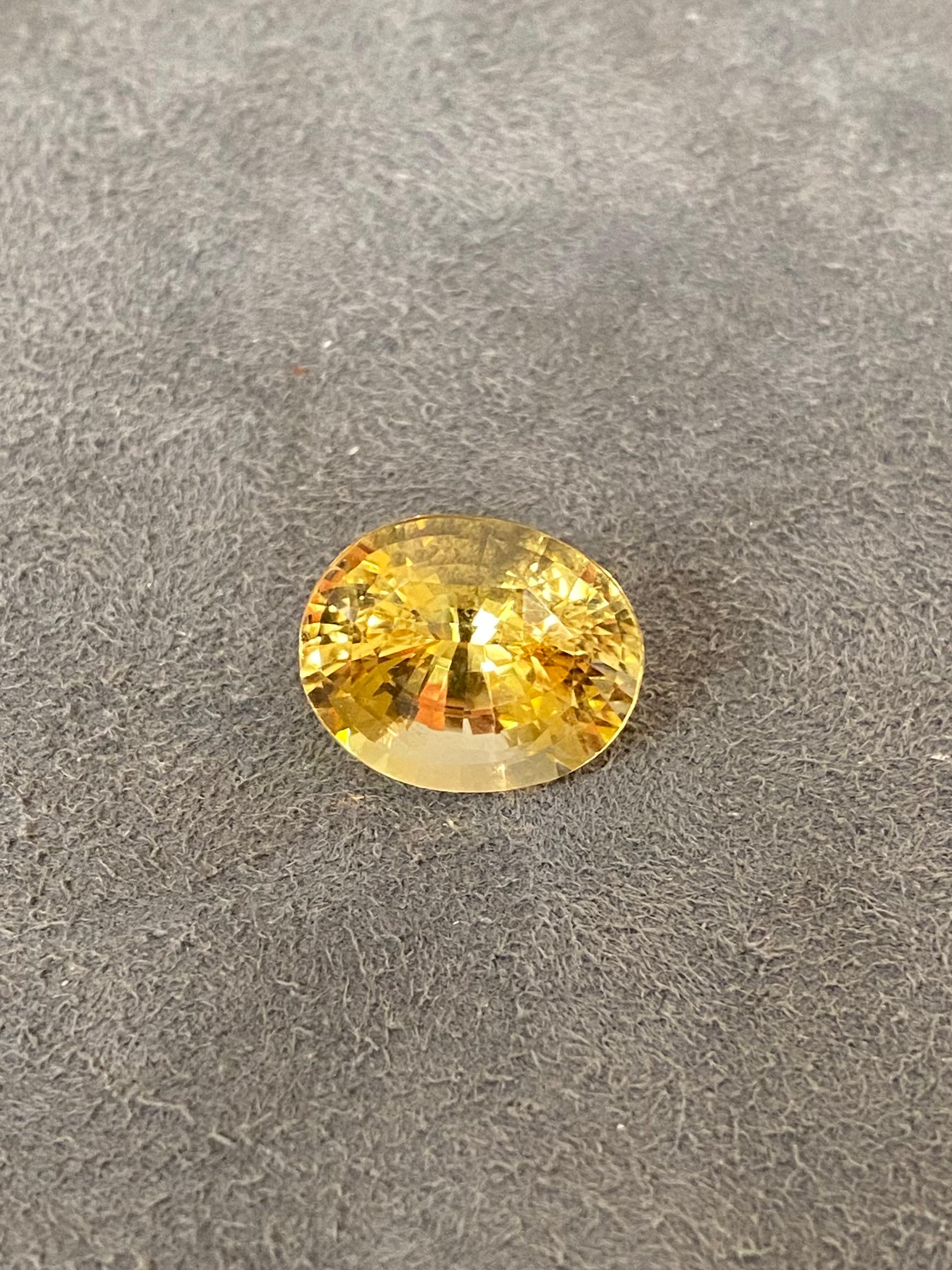 Saphir jaune 17,74 carats Excellent état - En vente à Genève, CH