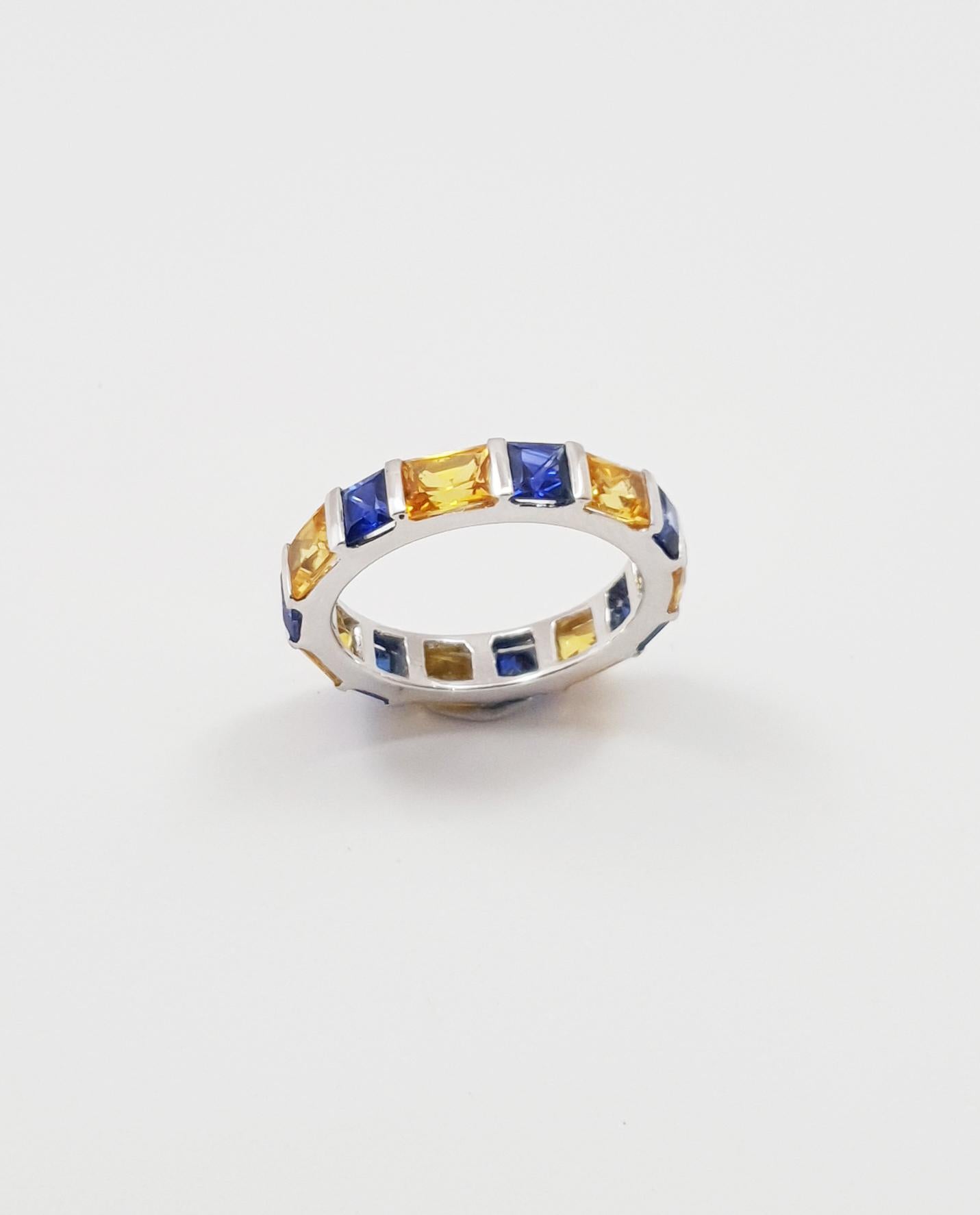 Ewigkeitsring mit gelbem und blauem Saphir in 18 Karat Weißgoldfassung im Angebot 4