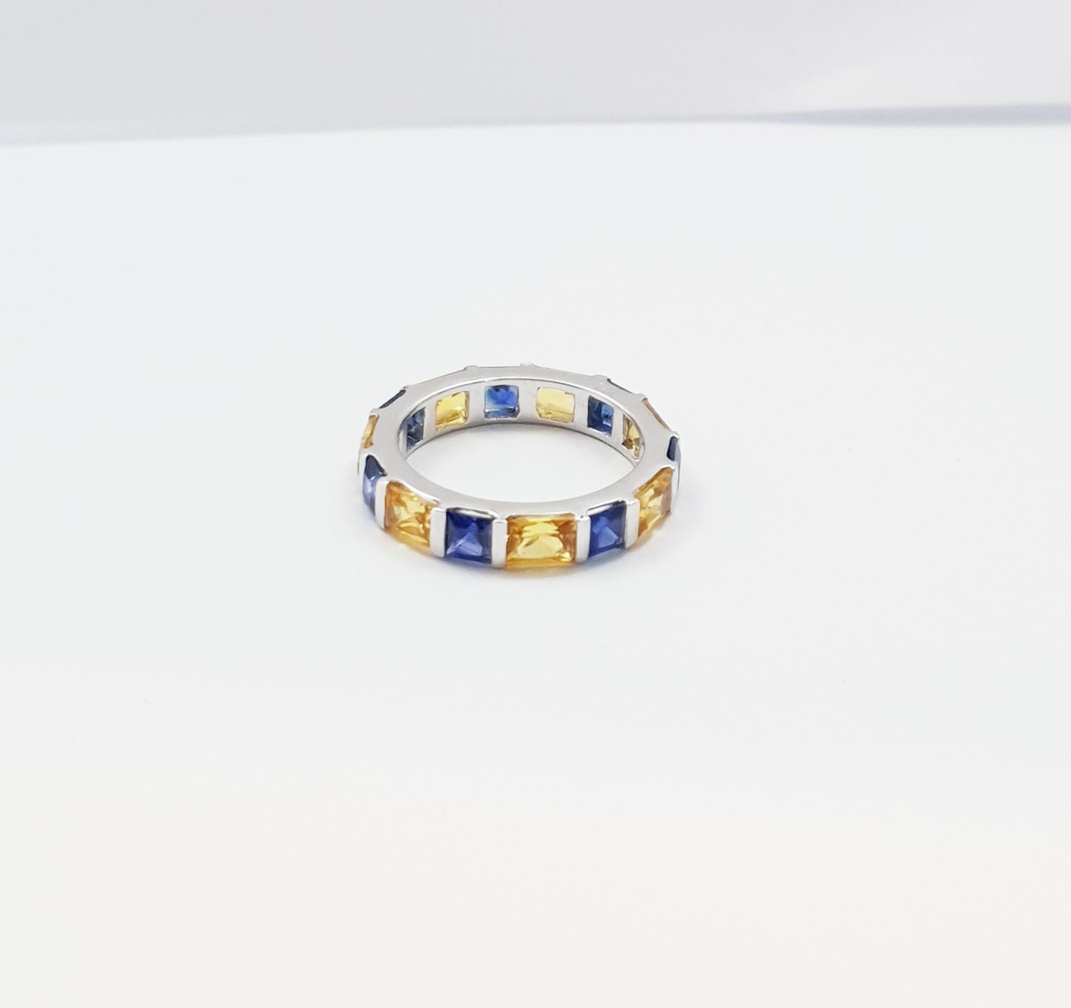 Ewigkeitsring mit gelbem und blauem Saphir in 18 Karat Weißgoldfassung im Angebot 6