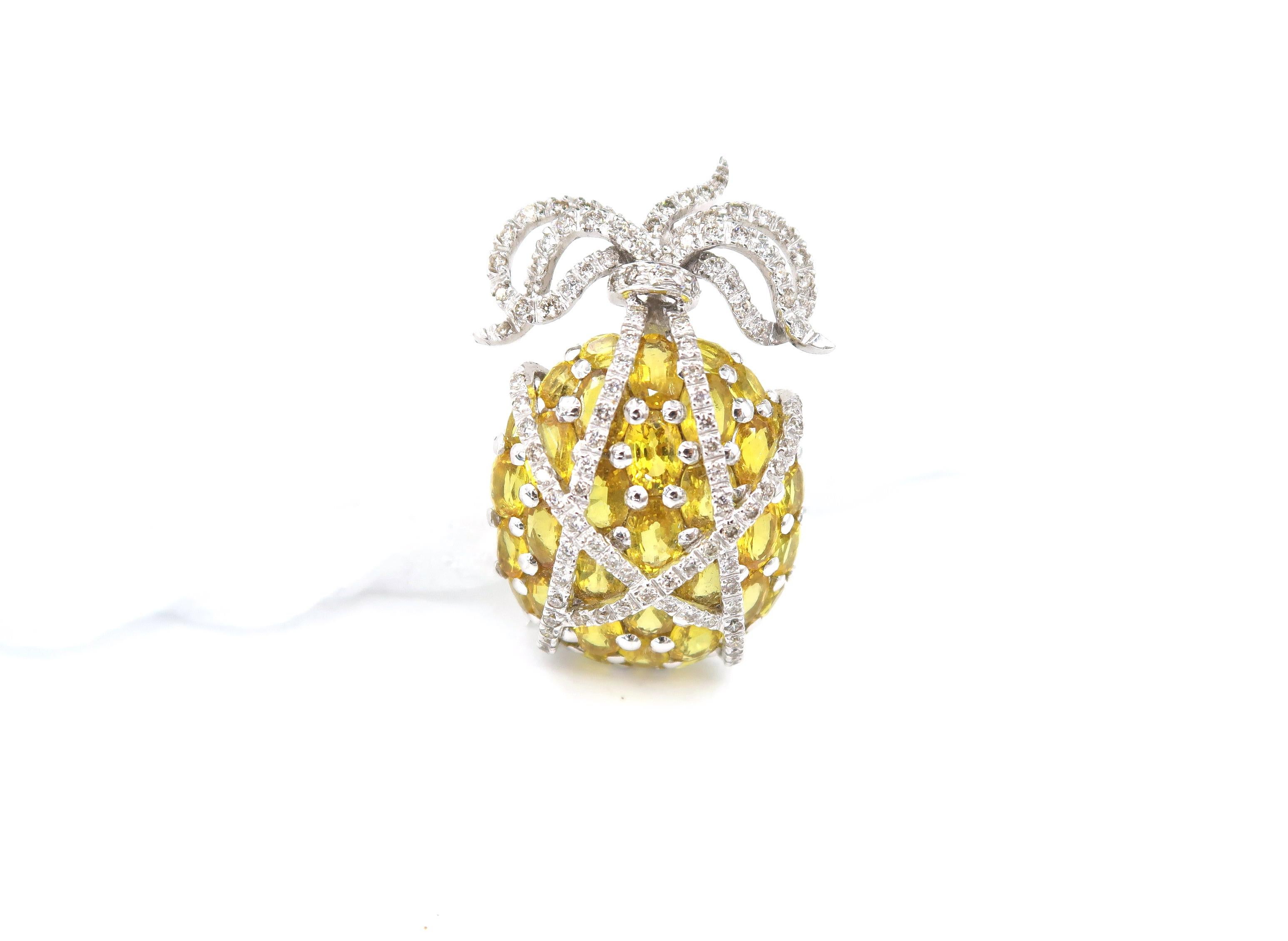Clustered Yellow Sapphire and Diamond Pineanpple Pendant and/or Brooch in 18K White Gold

Height: Approx. 4 cms.

Diamond: 1.45ct.
Yellow Sapphire: 10.82cts.
Gold: 18K White Gold 15.049g.