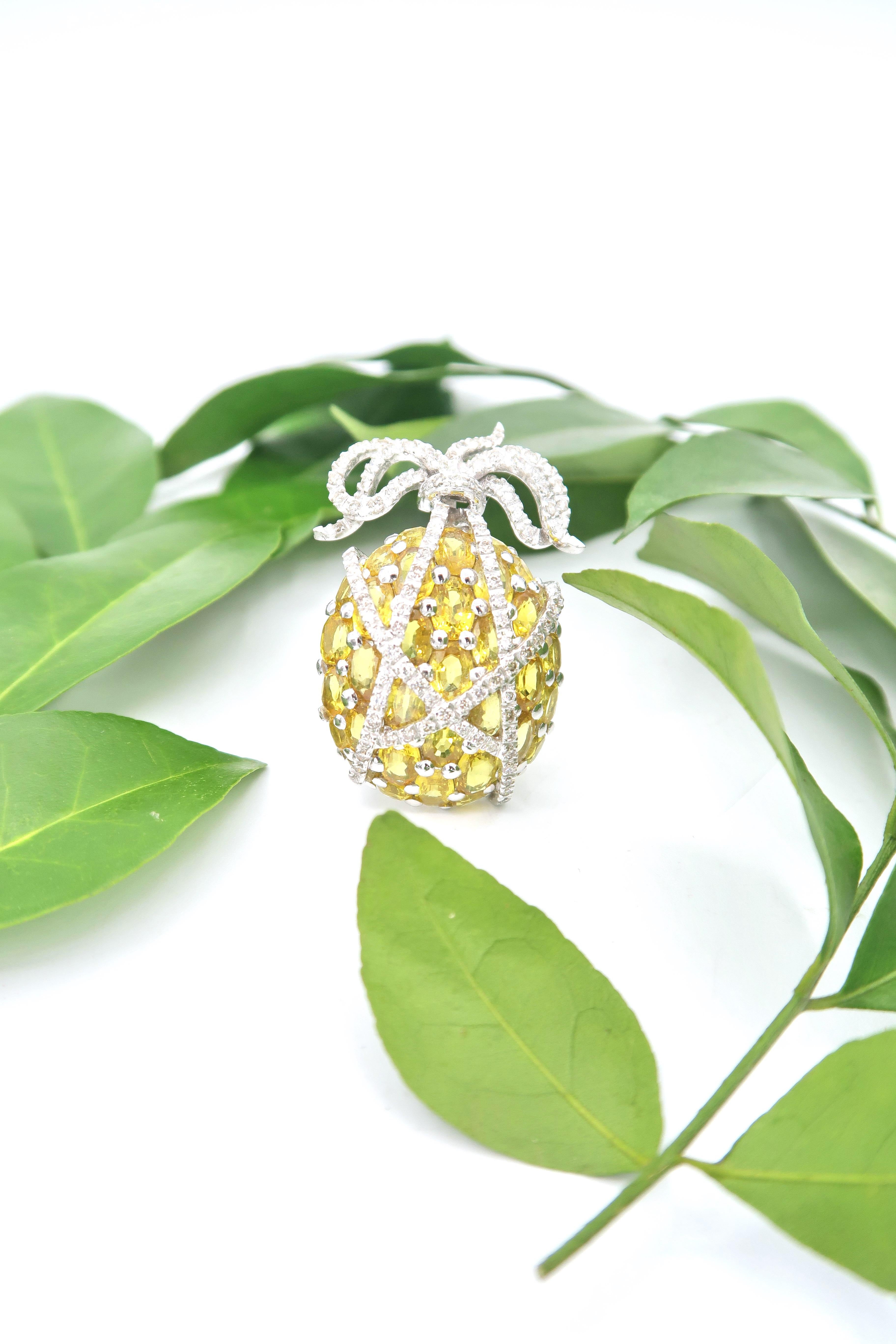 Yellow Sapphire and Diamond Clustered Pineapple Gold Pendant and Brooch Pin In New Condition For Sale In Bangkok, TH