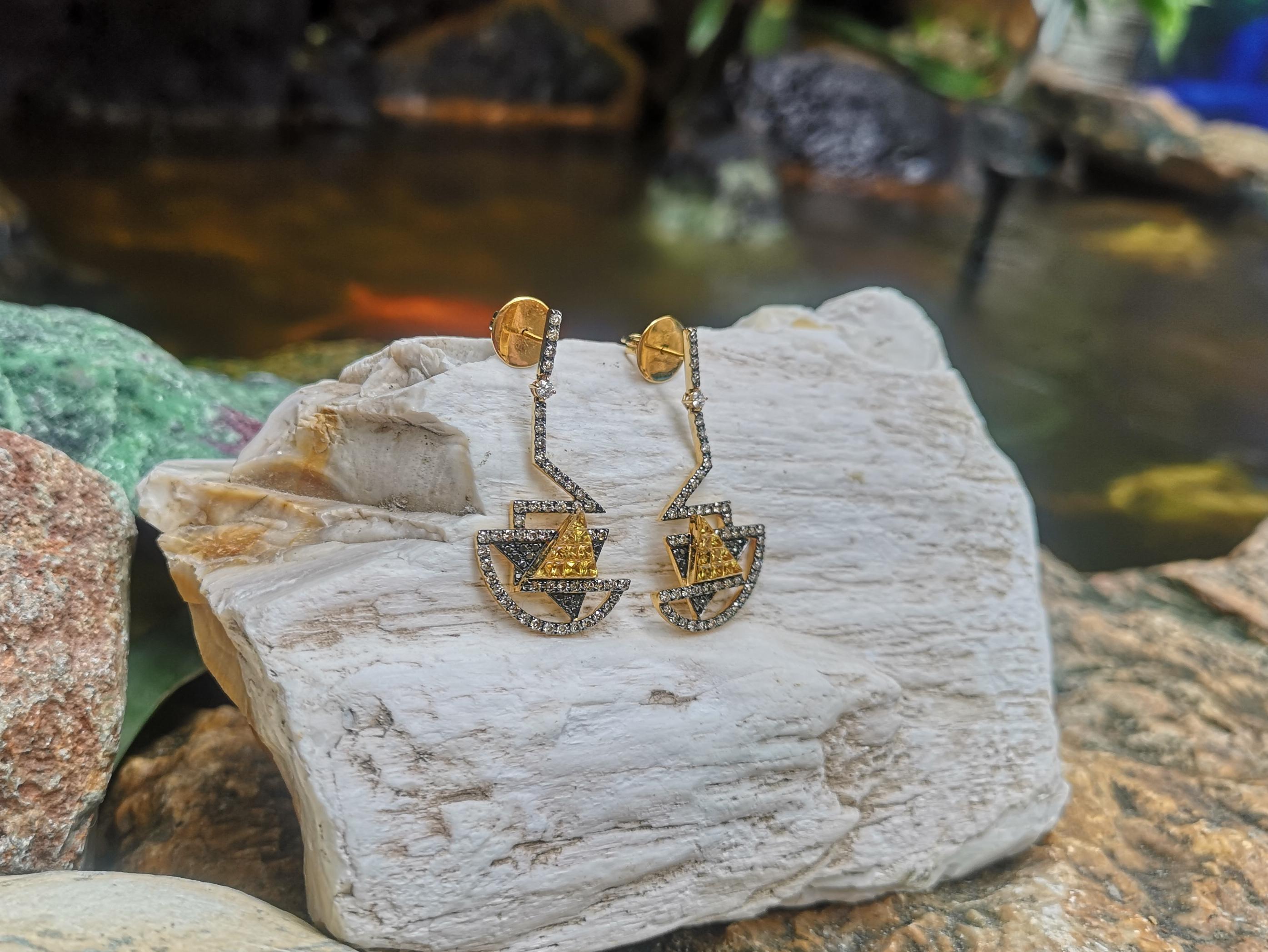 Kavant & Sharart Boucles d'oreilles en or jaune 18 carats avec saphir jaune et diamants Neuf - En vente à Bangkok, TH