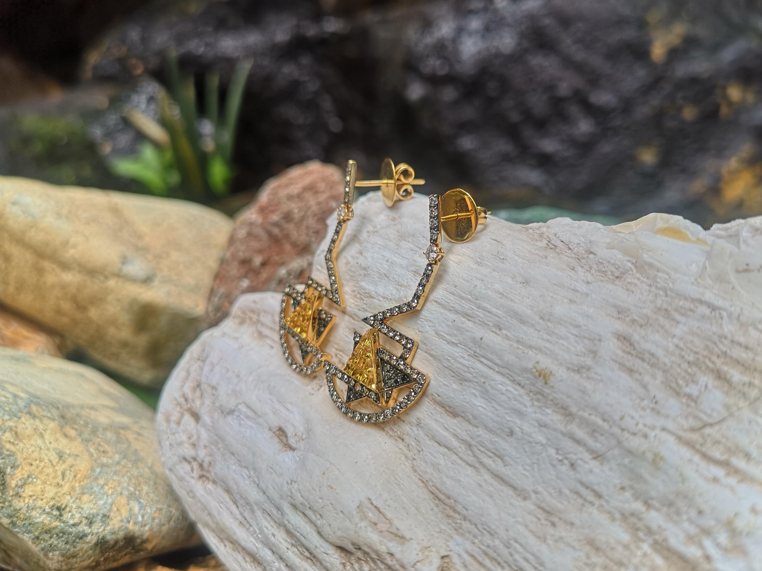 Kavant & Sharart Boucles d'oreilles en or jaune 18 carats avec saphir jaune et diamants en vente 3