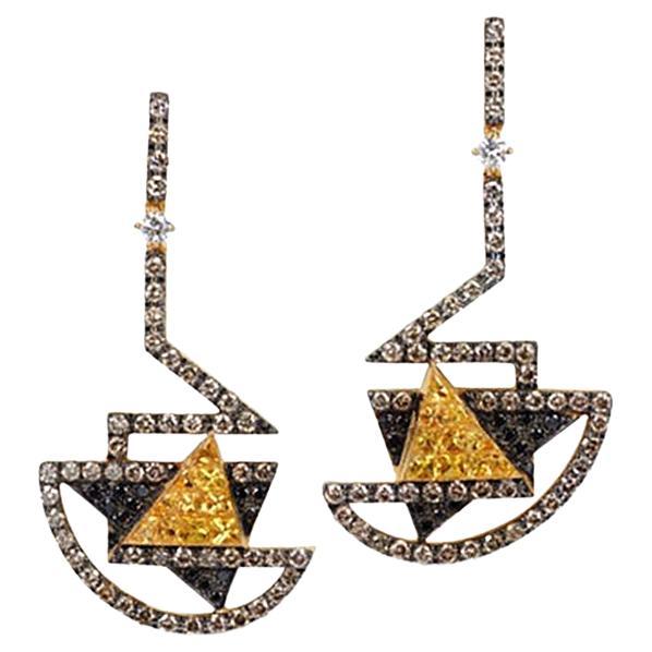 Kavant & Sharart Boucles d'oreilles en or jaune 18 carats avec saphirs jaunes et diamants en vente