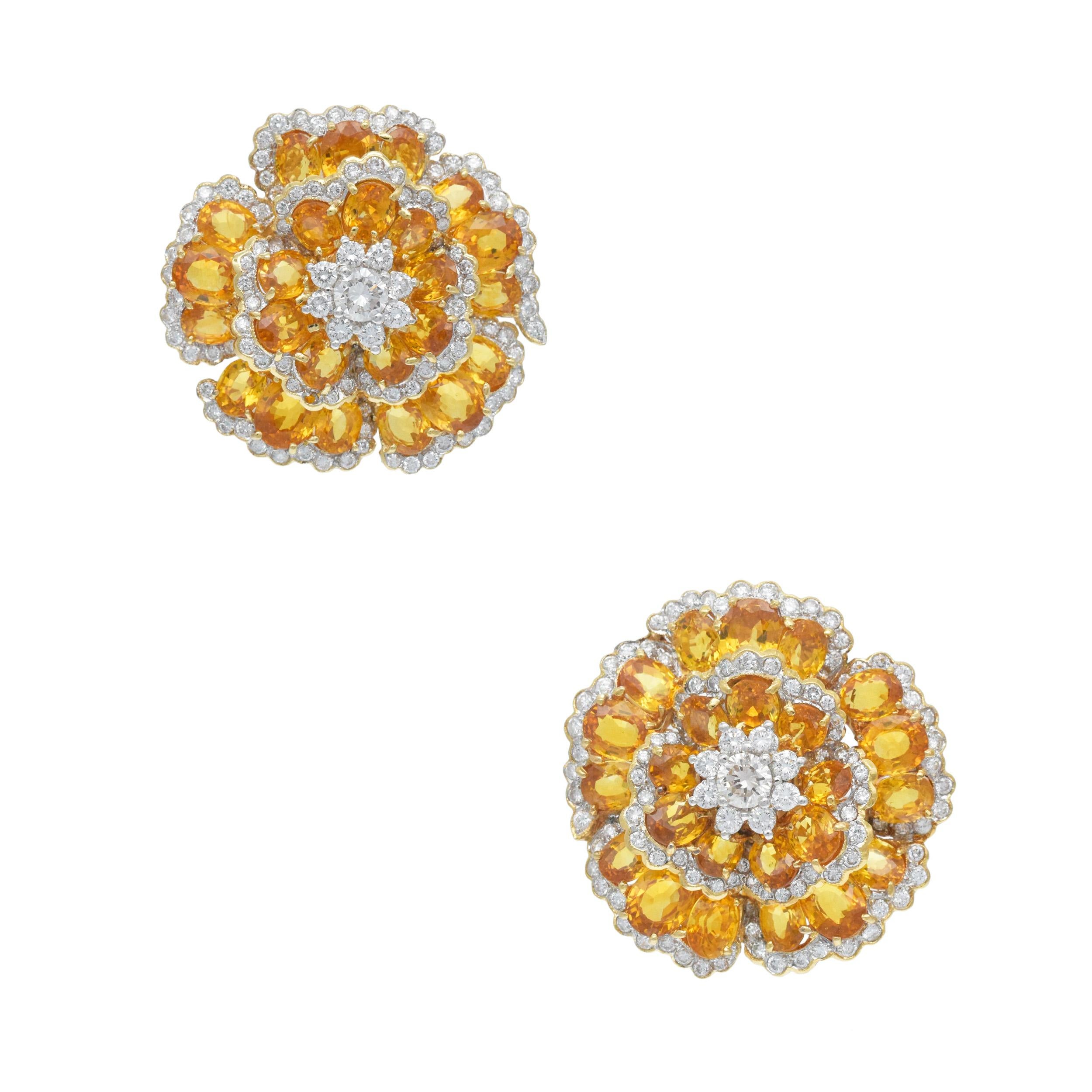 Taille ovale Saphir jaune et  Clip d'oreille fleur en diamant en vente