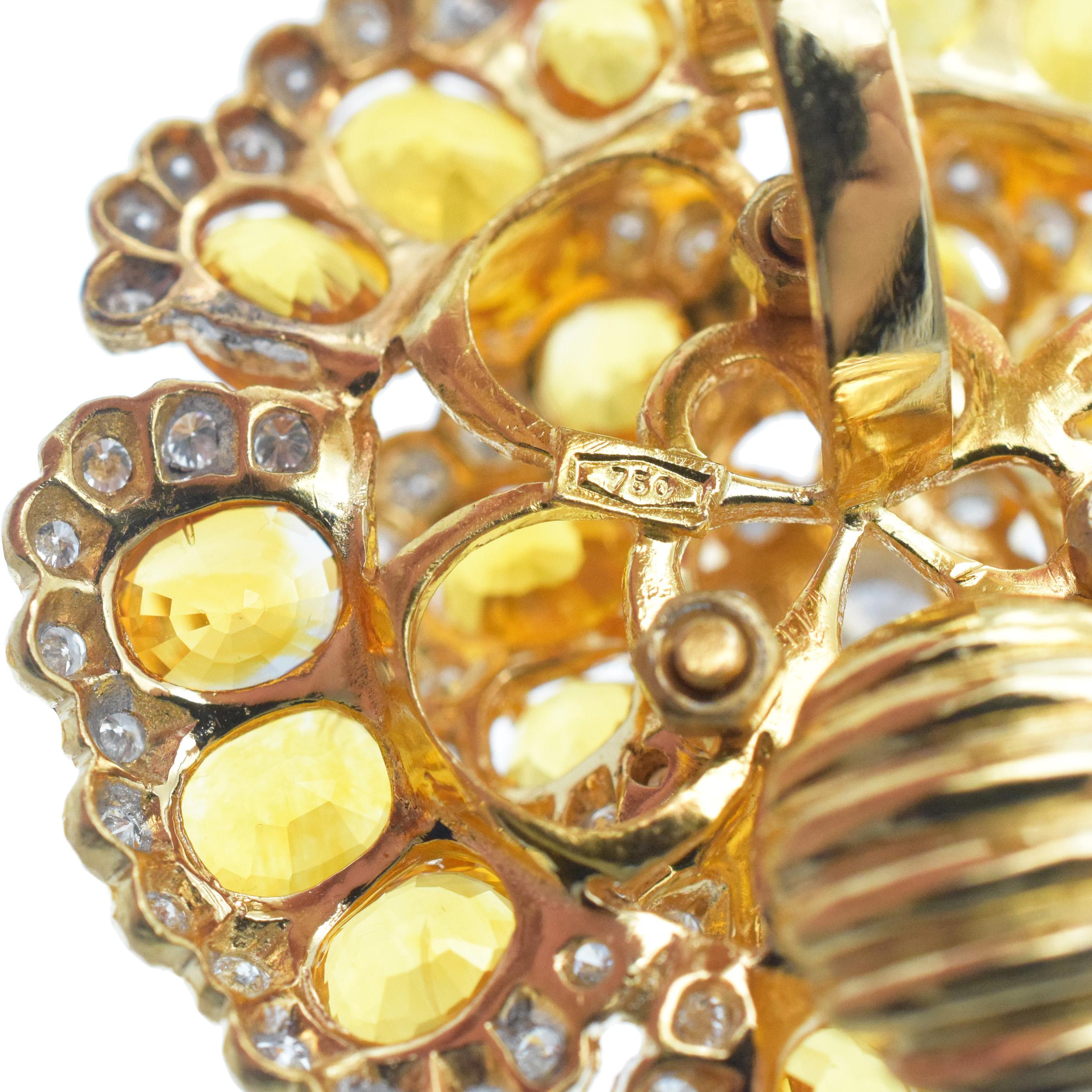 Saphir jaune et  Clip d'oreille fleur en diamant en vente 1