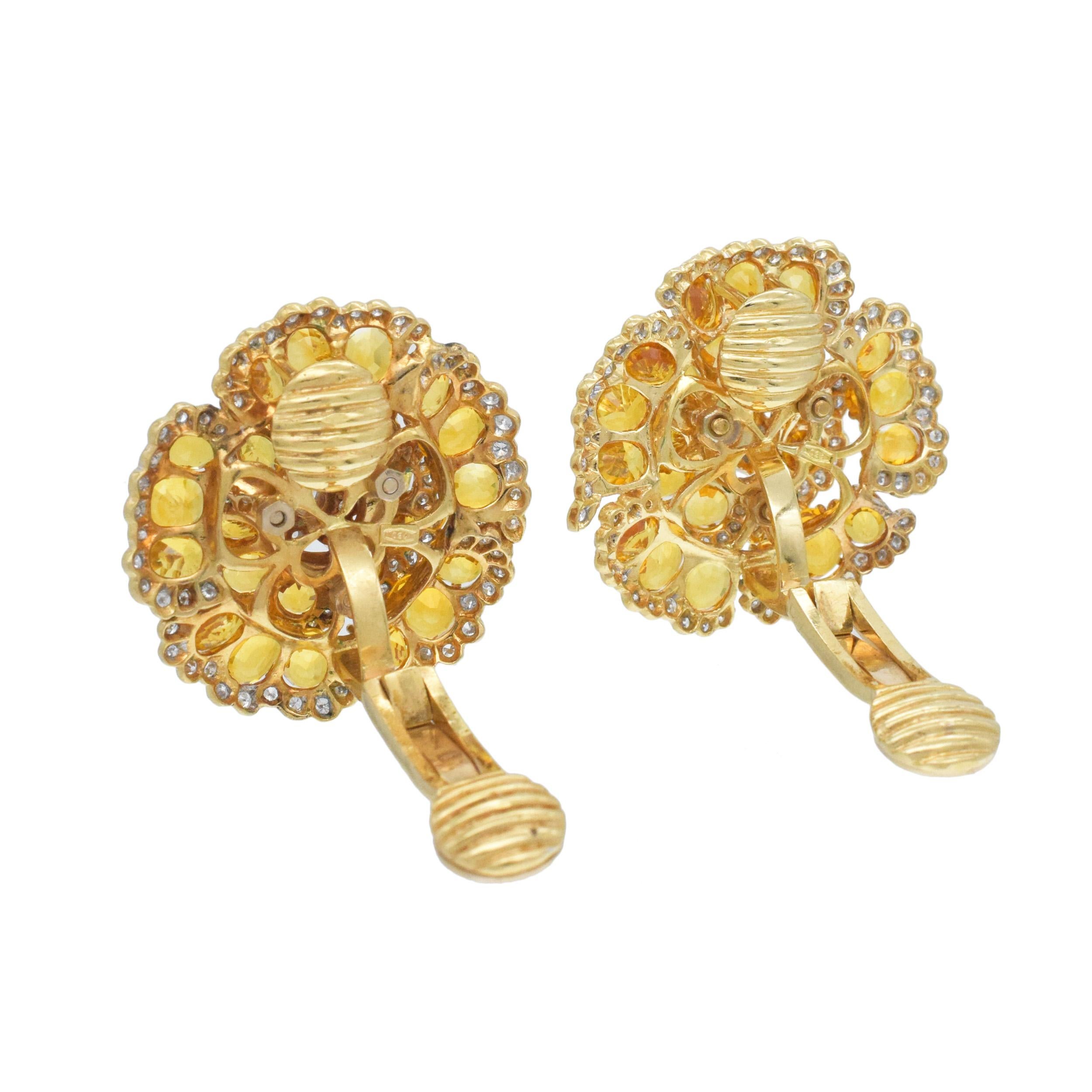 Saphir jaune et  Clip d'oreille fleur en diamant en vente 2