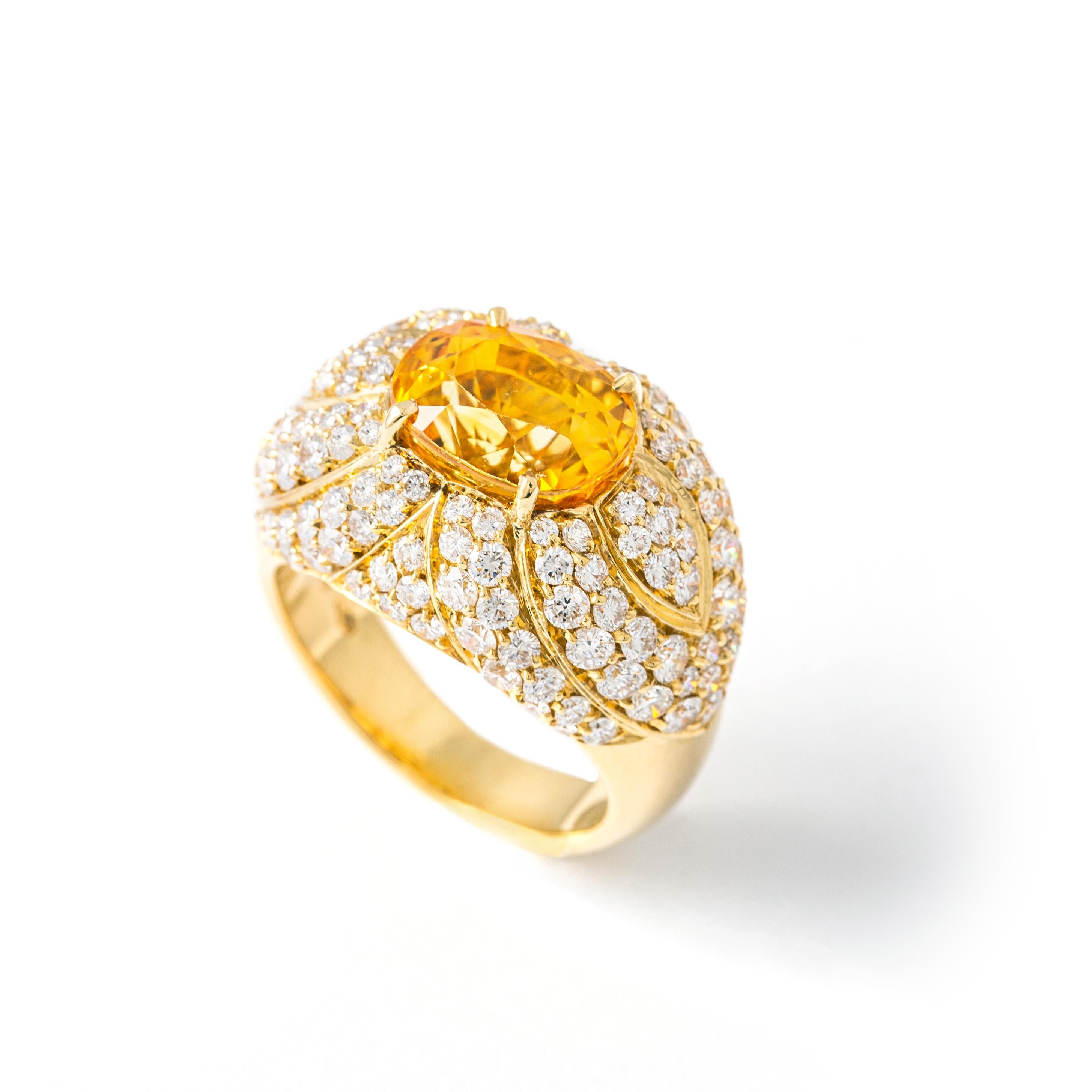 Yellow Sapphire and Diamond Gold Ring In New Condition For Sale In Geneva, CH