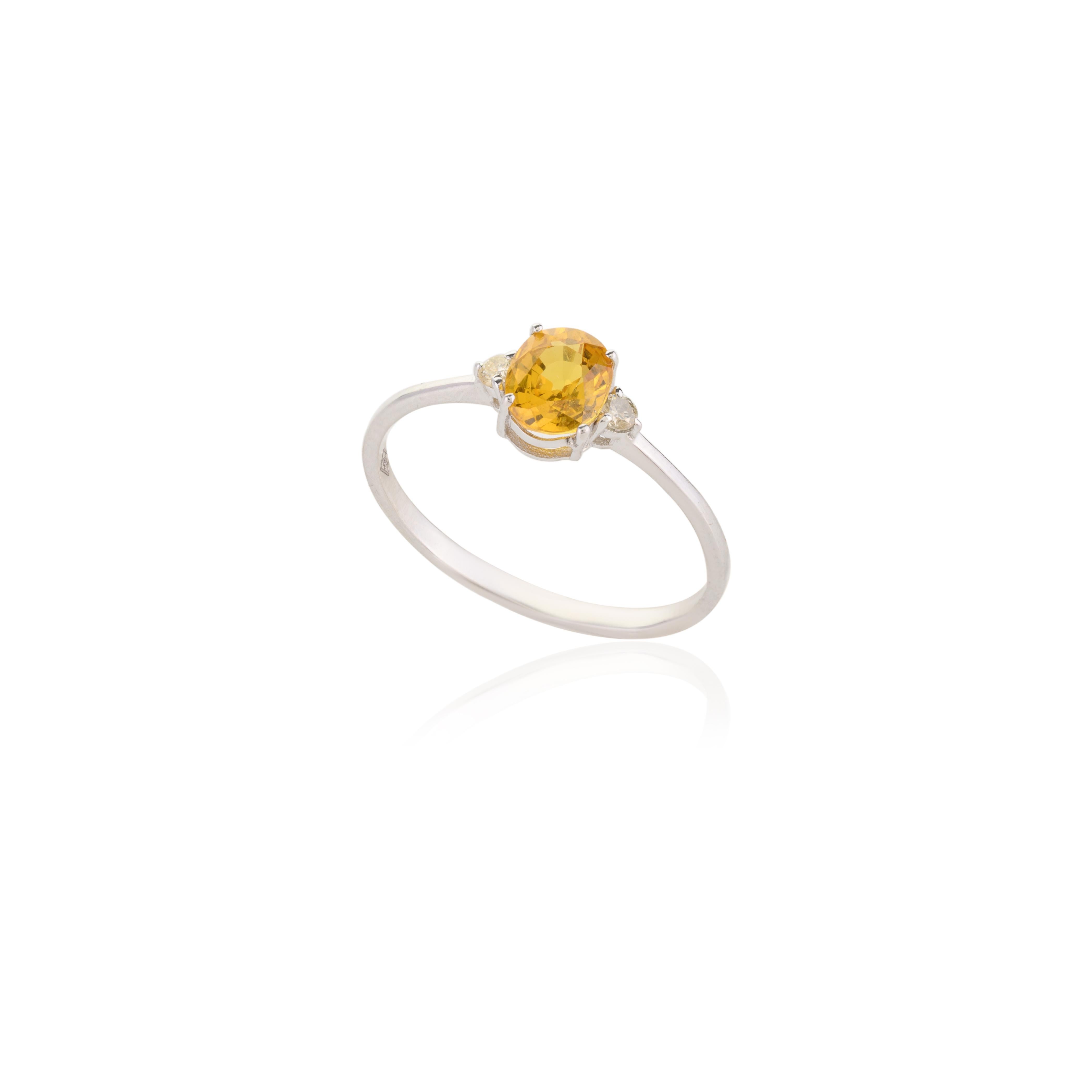 Im Angebot: Anhänger, Ring und Ohrringe mit gelbem Saphir und Diamanten aus 18k Weißgold () 4