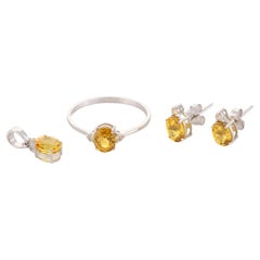 Anhänger, Ring und Ohrringe mit gelbem Saphir und Diamanten aus 18k Weißgold