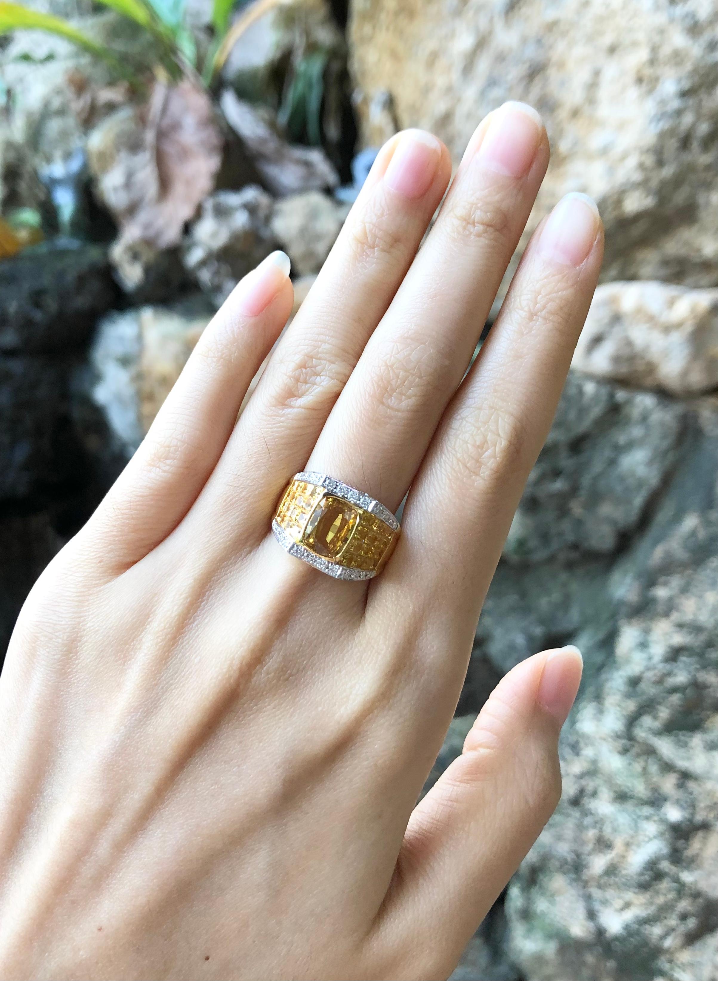 Gelber Saphir 2,72 Karat, Gelber Saphir 2,92 Karat und Diamant 0,59 Karat Ring in 18 Karat Goldfassung

Breite:  1.9 cm 
Länge: 1,3 cm
Ringgröße: 55
Gesamtgewicht: 8,91 Gramm

