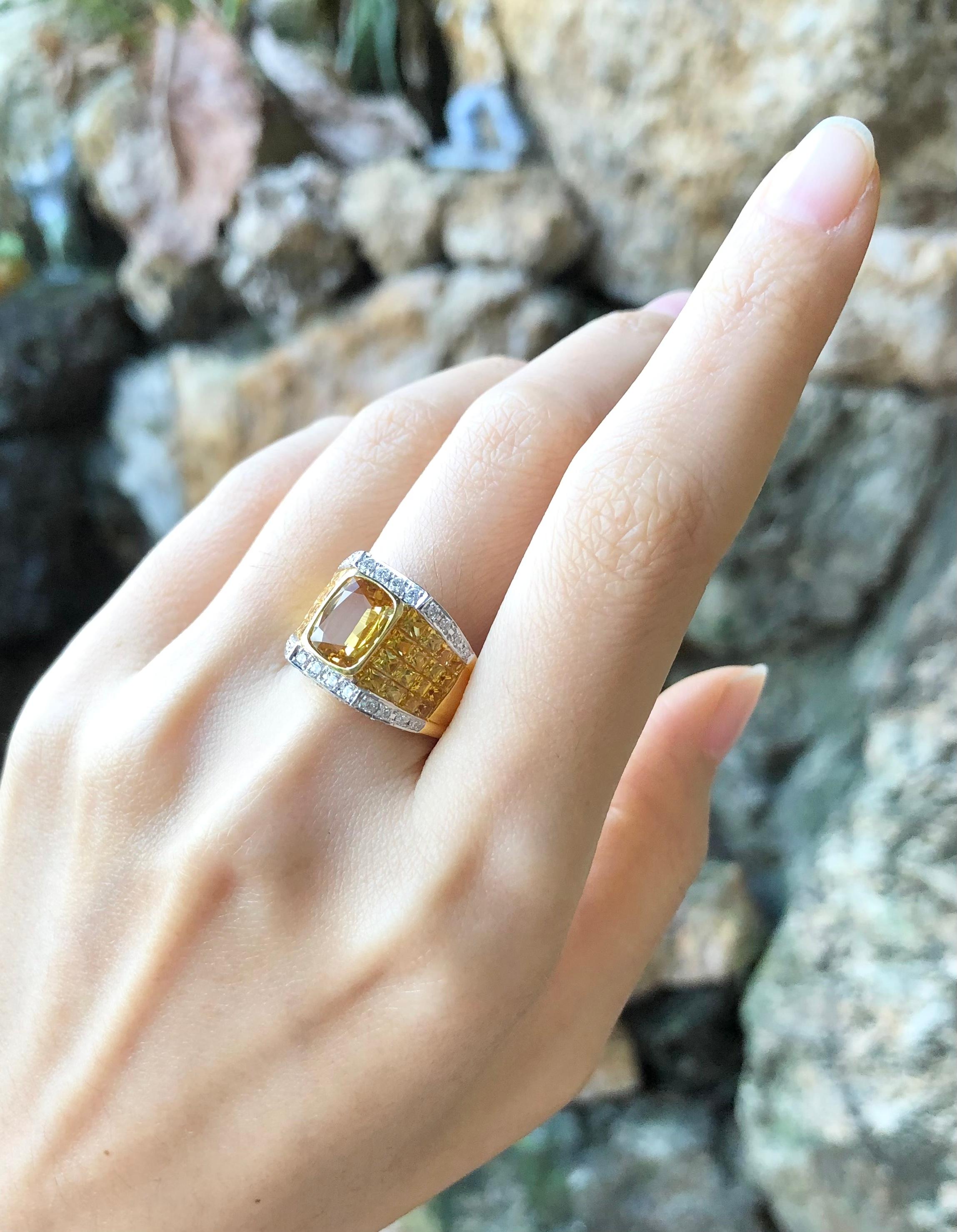 Gelber Saphir und Diamant-Ring in 18 Karat Goldfassung im Zustand „Neu“ in Bangkok, TH