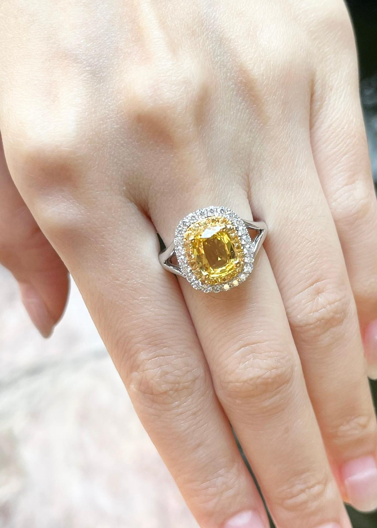 Taille mixte Saphir jaune et diamant  Bague sertie en or blanc 18 carats en vente