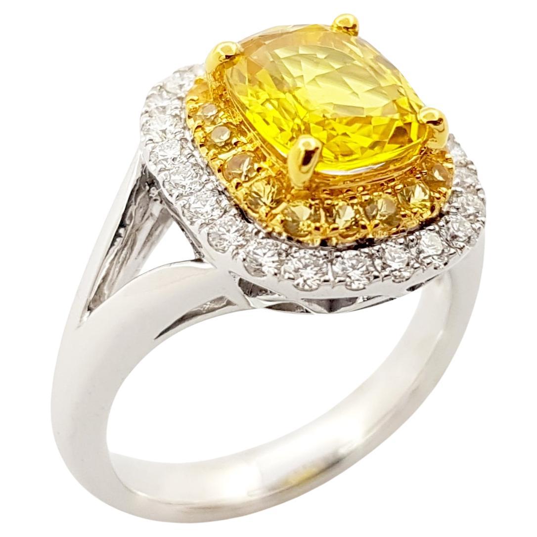 Saphir jaune et diamant  Bague sertie en or blanc 18 carats