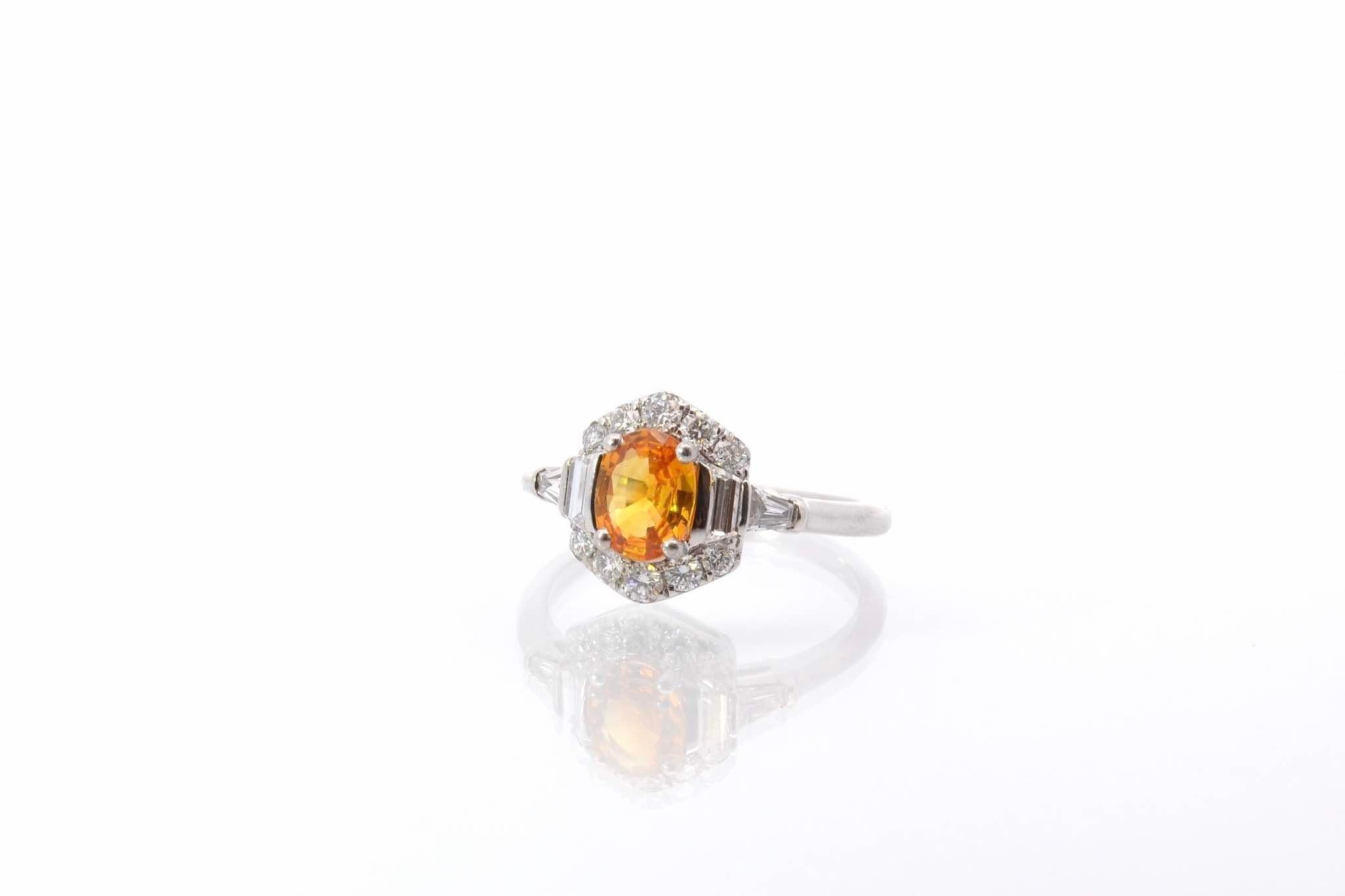 Yellow sapphire and diamonds ring in 18k gold In Good Condition For Sale In PARIS, FR