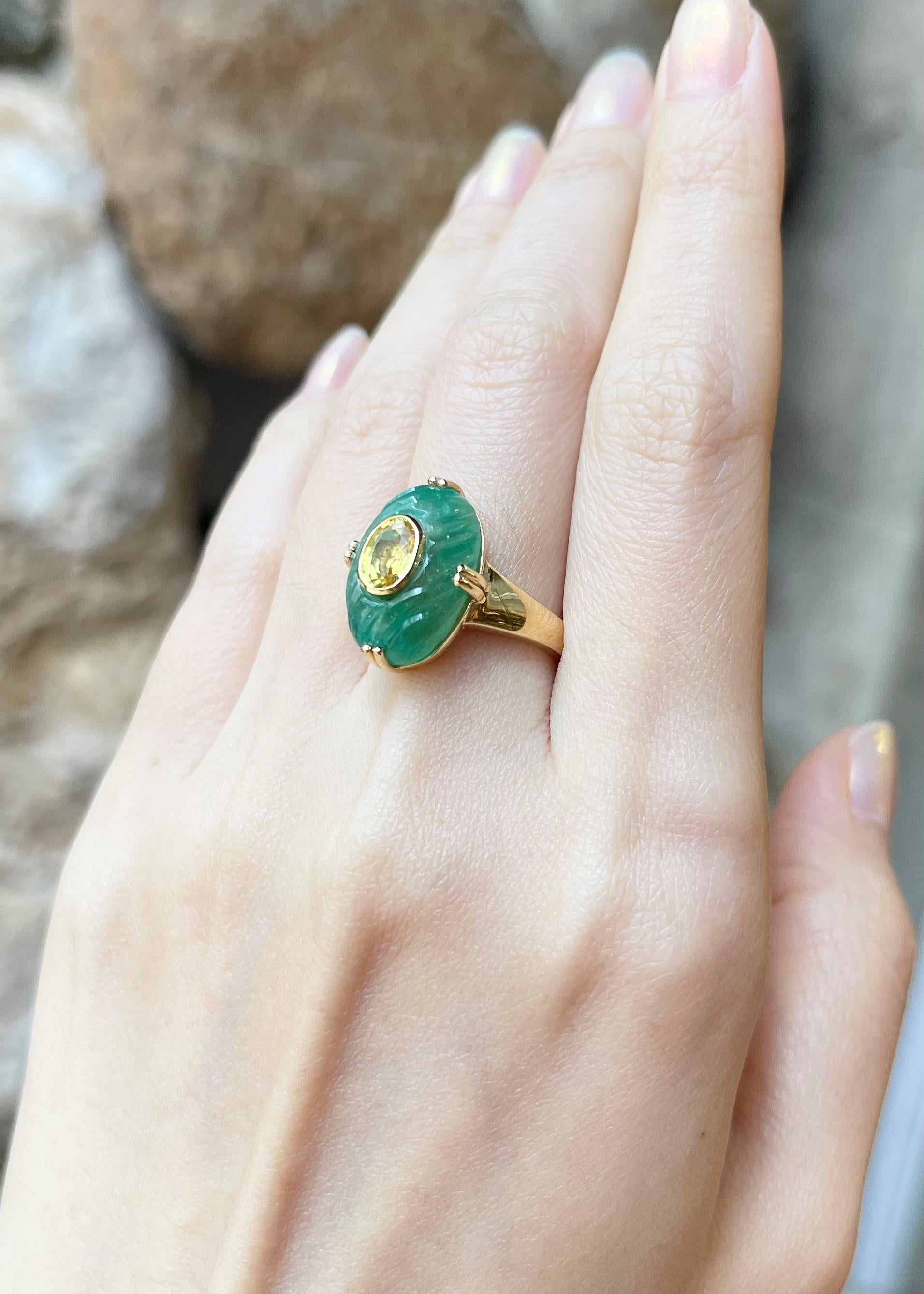 Ring mit gelbem Saphir und Smaragd in 18 Karat Goldfassung (Zeitgenössisch) im Angebot
